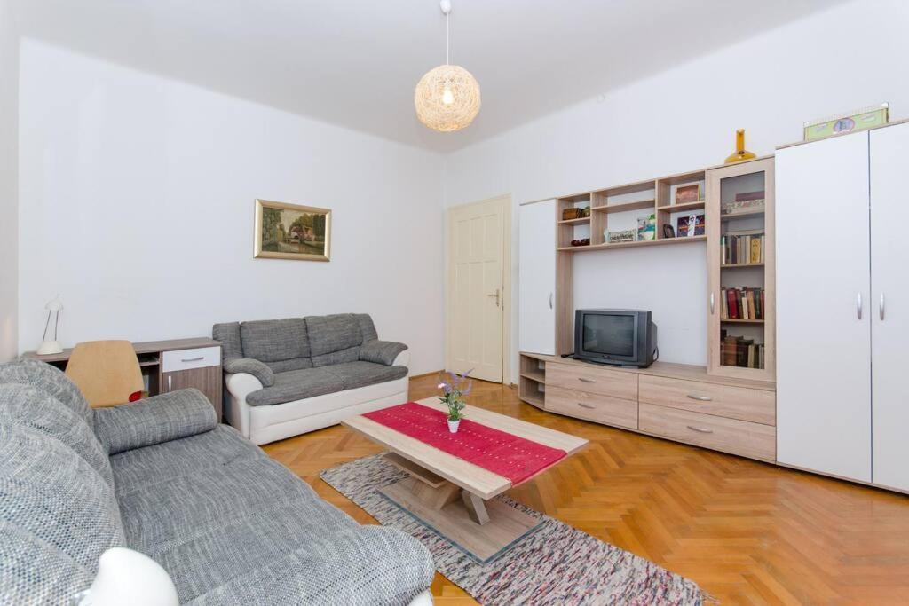Rita Apartment *
