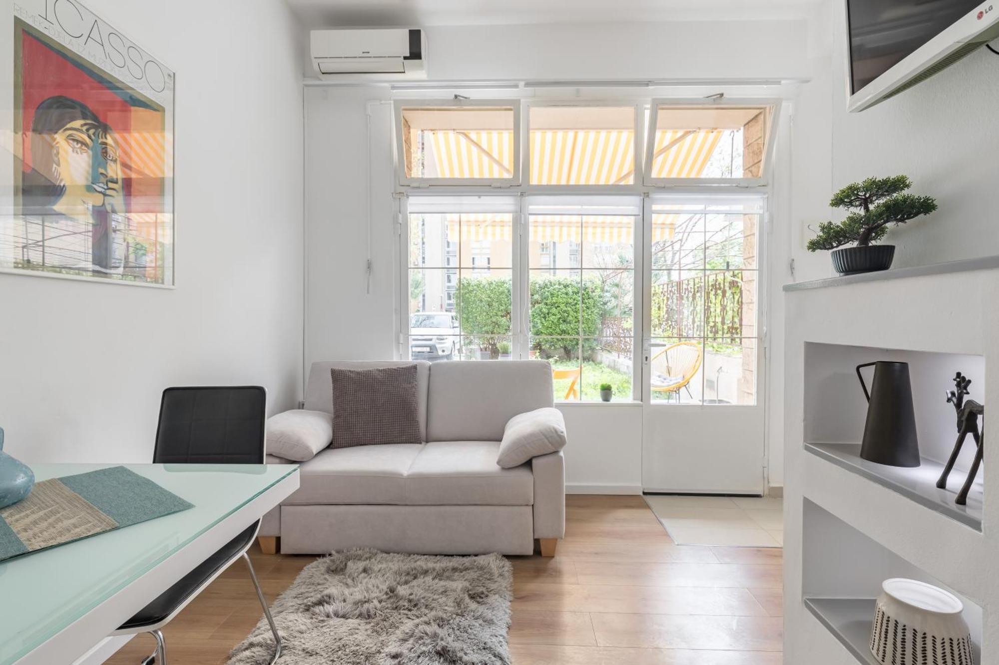 Modern Studio Near Znjan Beach Apartment