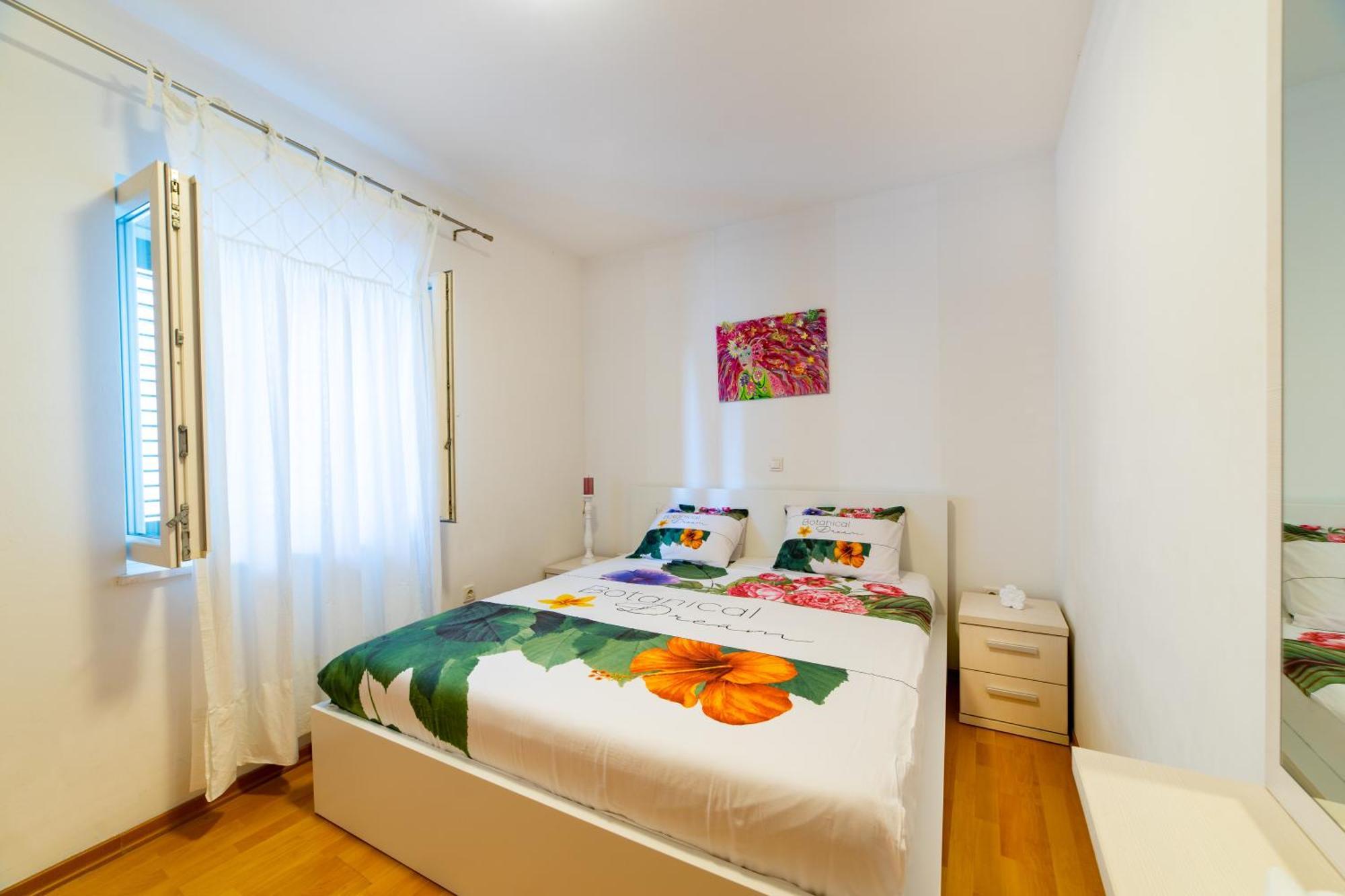 Happy In Center 10 Min Walk From Bacvice Apartment