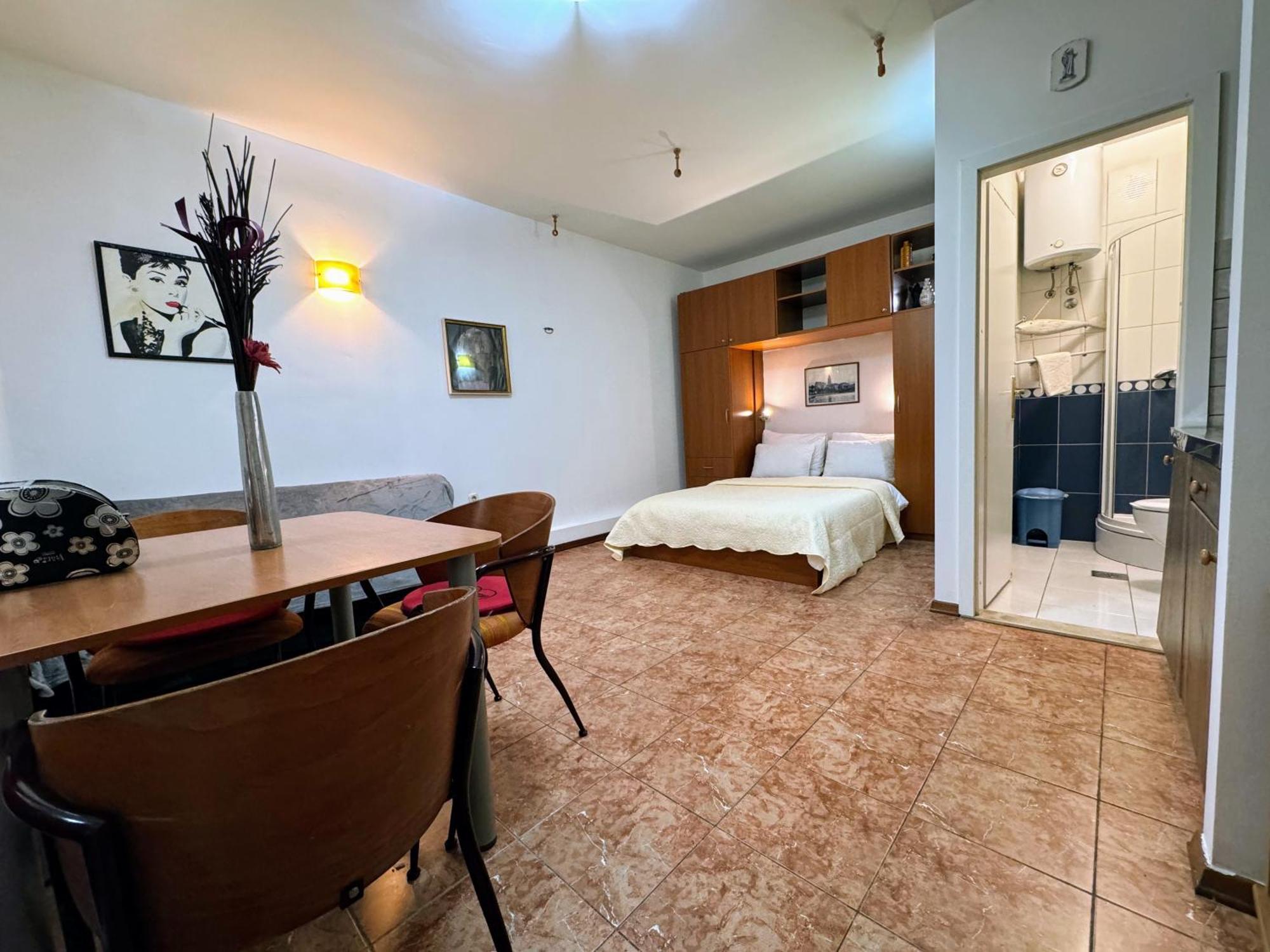 Apartman Grgur Studio *