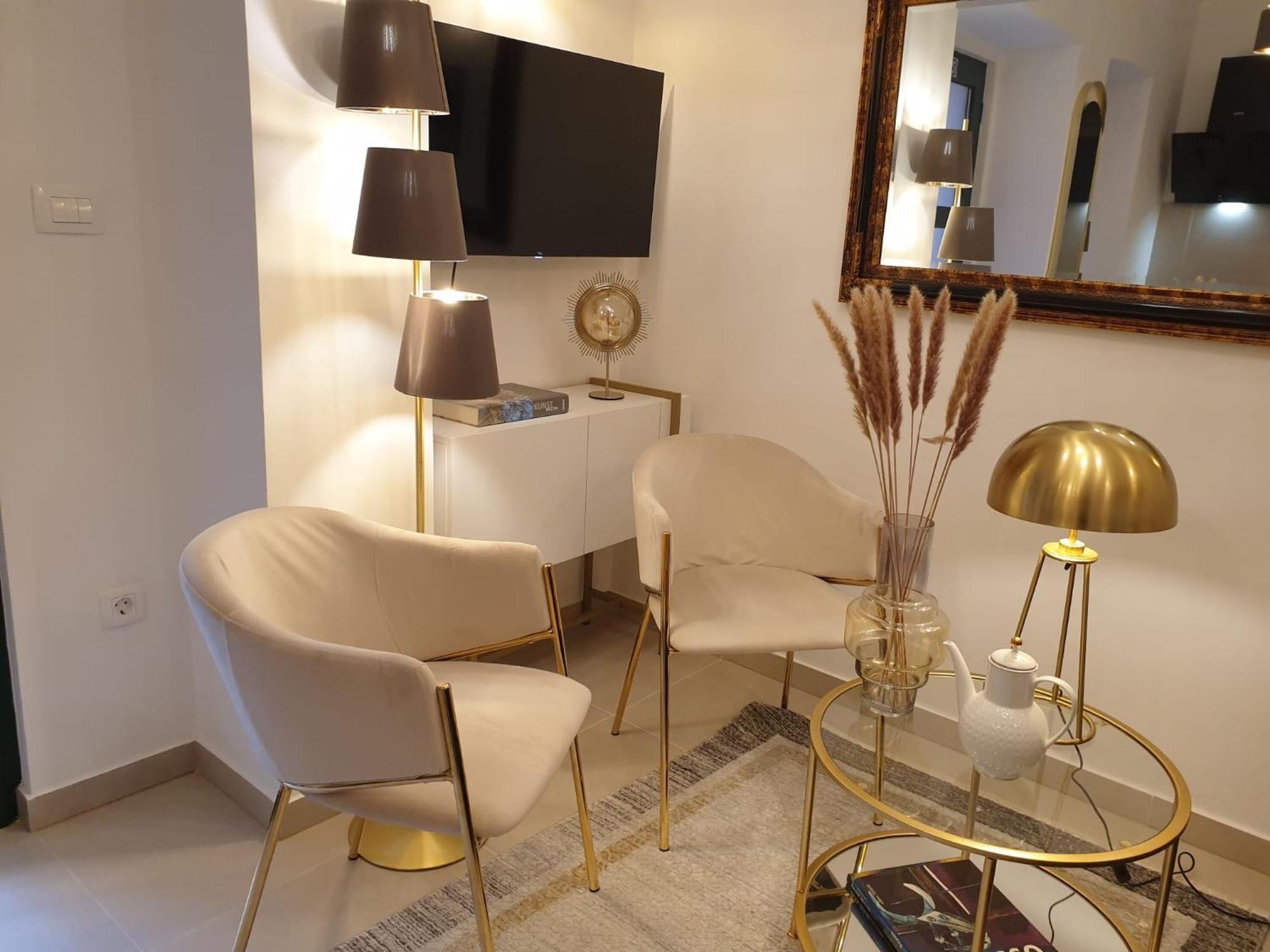 Old Town Oasis Apartment