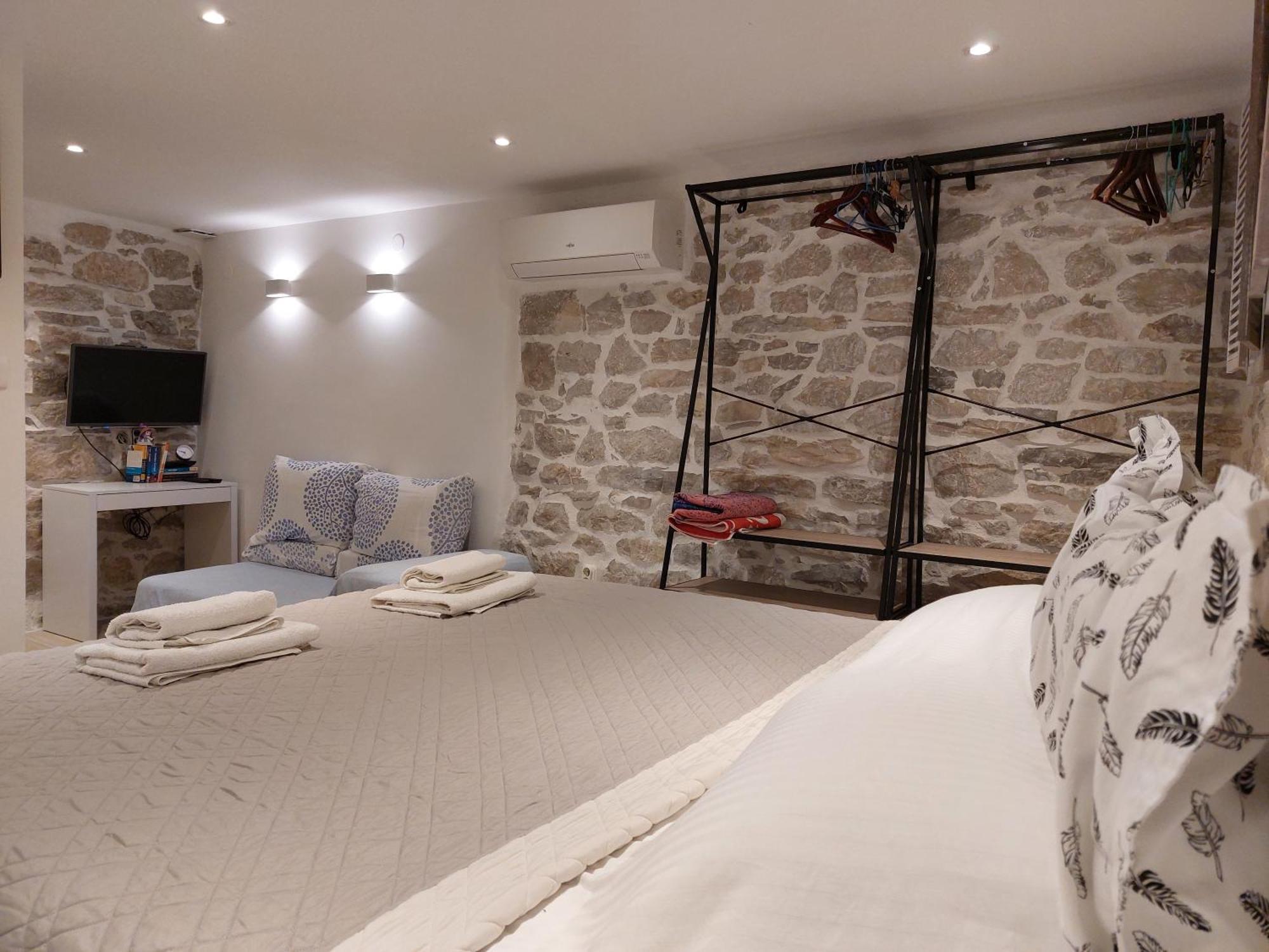 Apartment 2024 Newly Renovated Apt-5 Min Walk To Old Town Split