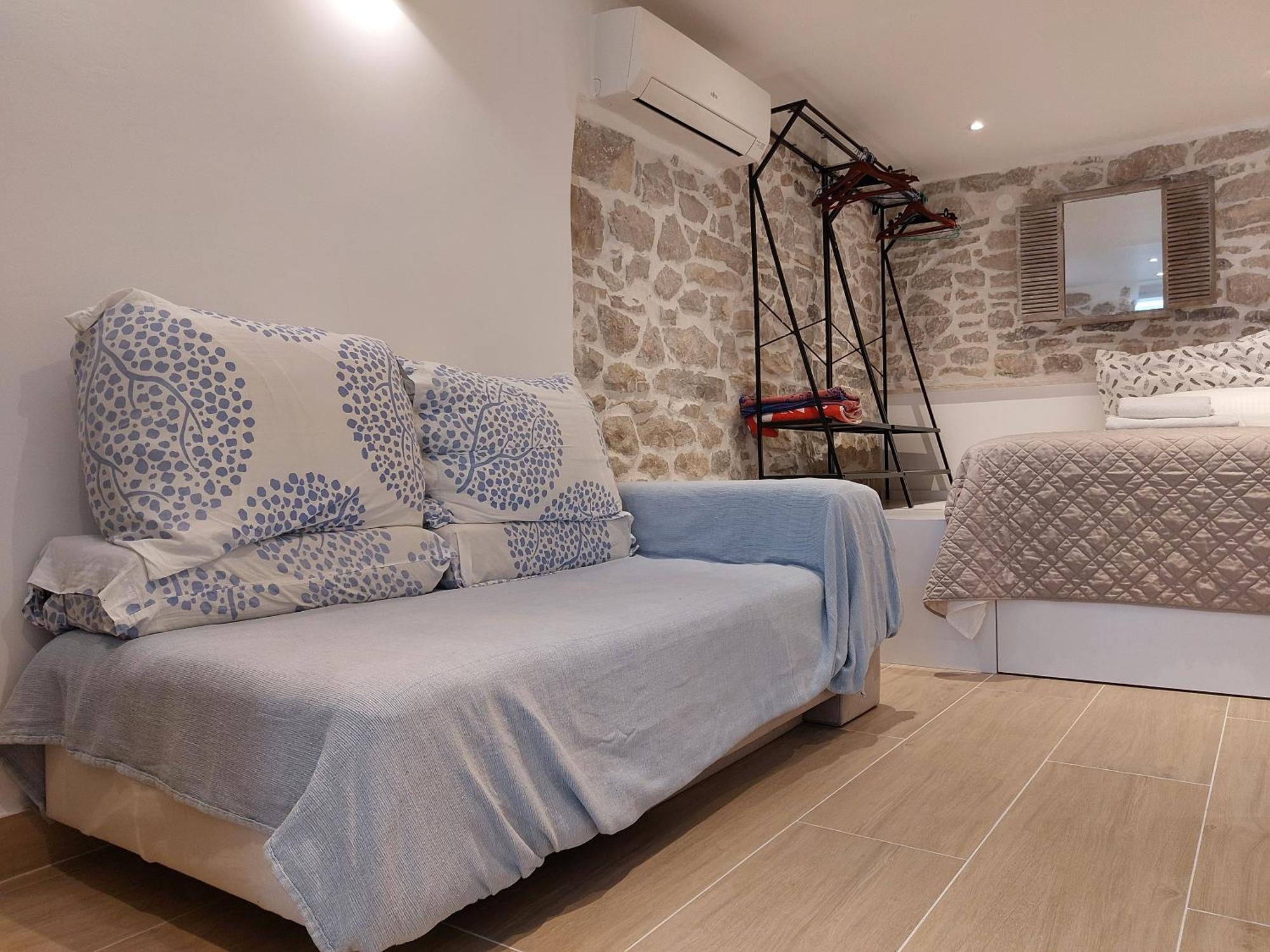 Apartment 2024 Newly Renovated Apt-5 Min Walk To Old Town Split