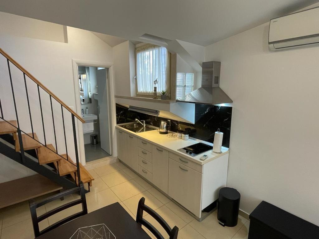 Piazza Square City Top Centre Apartment Split
