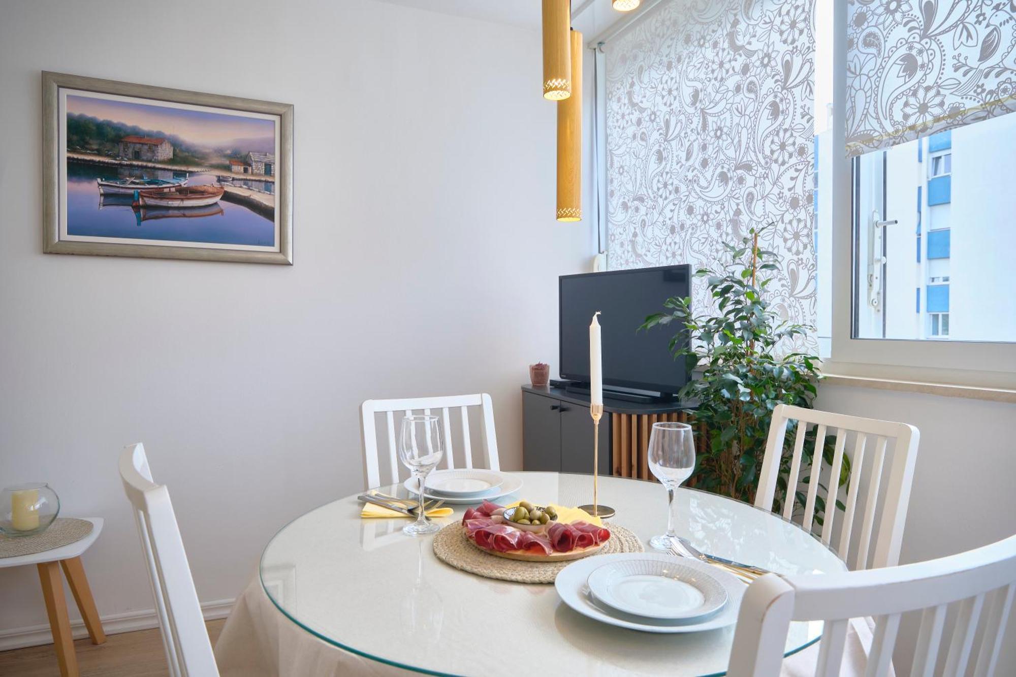 Sunny Apartment *
