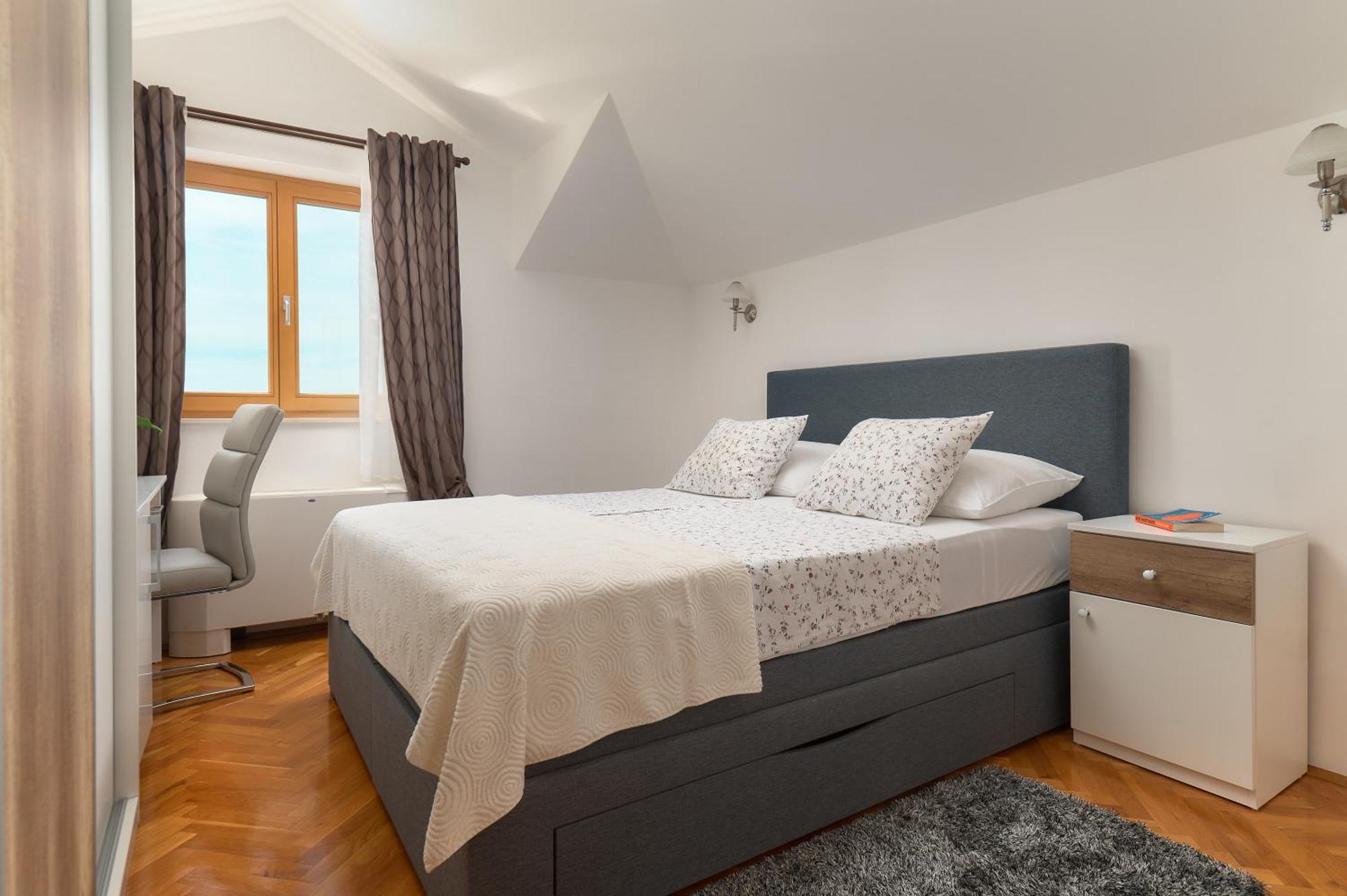 Apartment Znjan Split