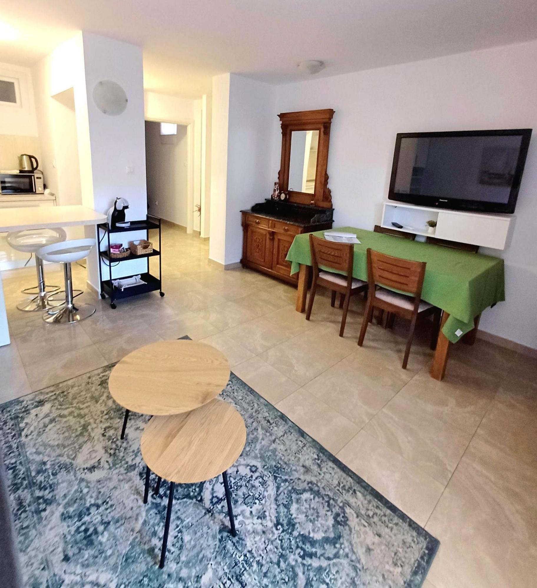 Zenta With Free Private Parking Apartment
