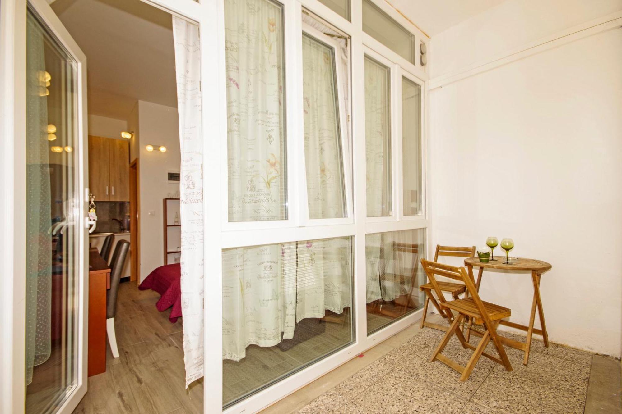Campus Apartment *