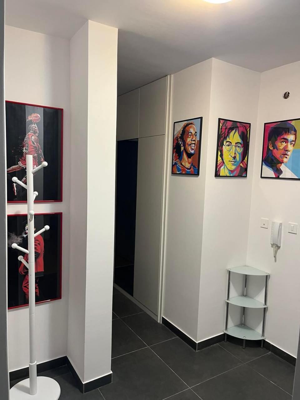Hall Of Fame -center Apartment Split