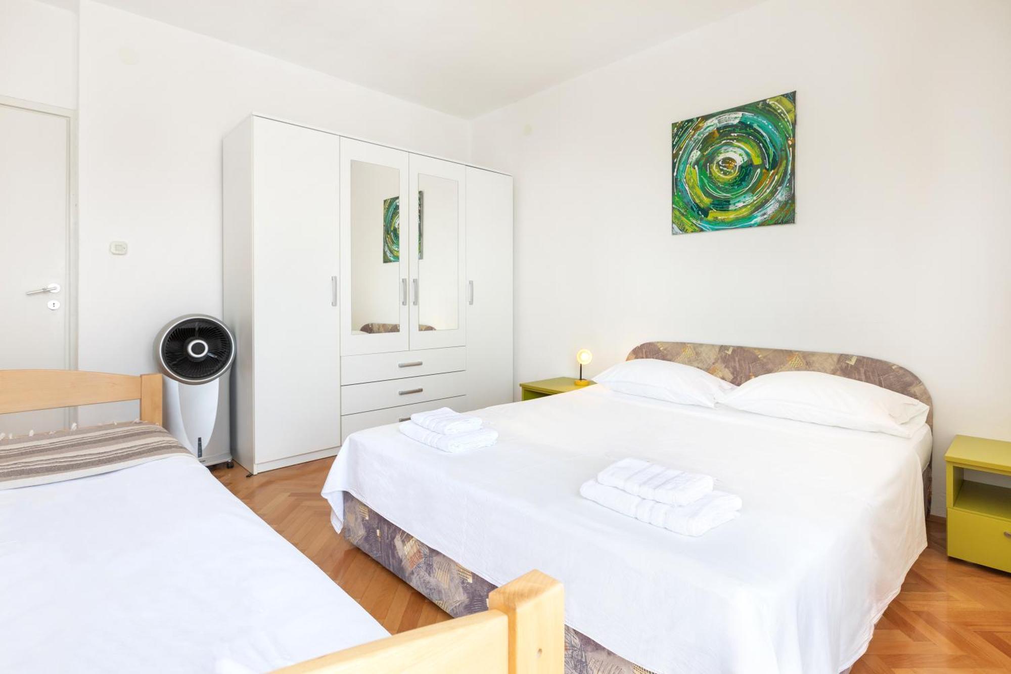 Apartment Dionis *