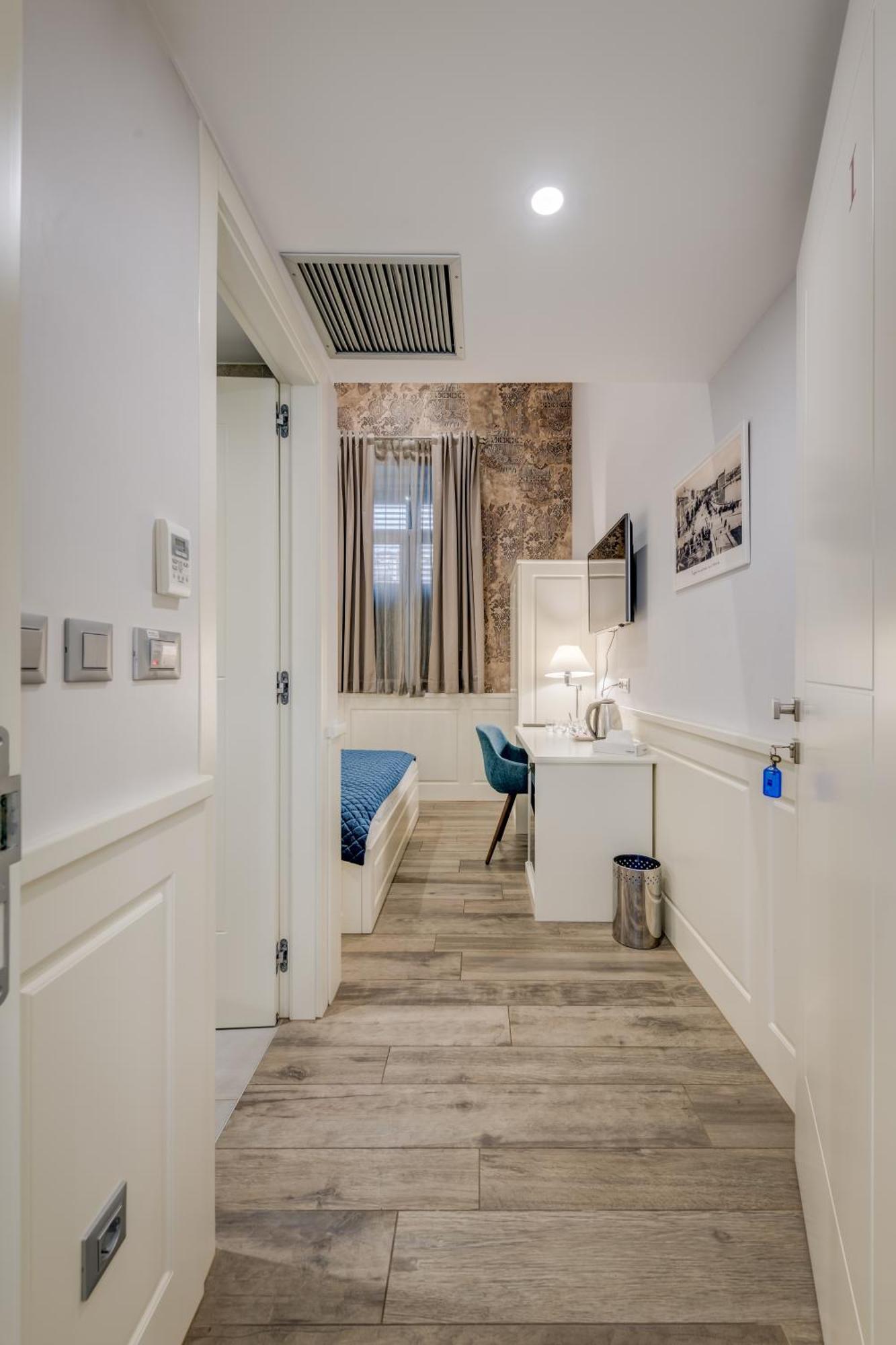 Roko Luxury Split