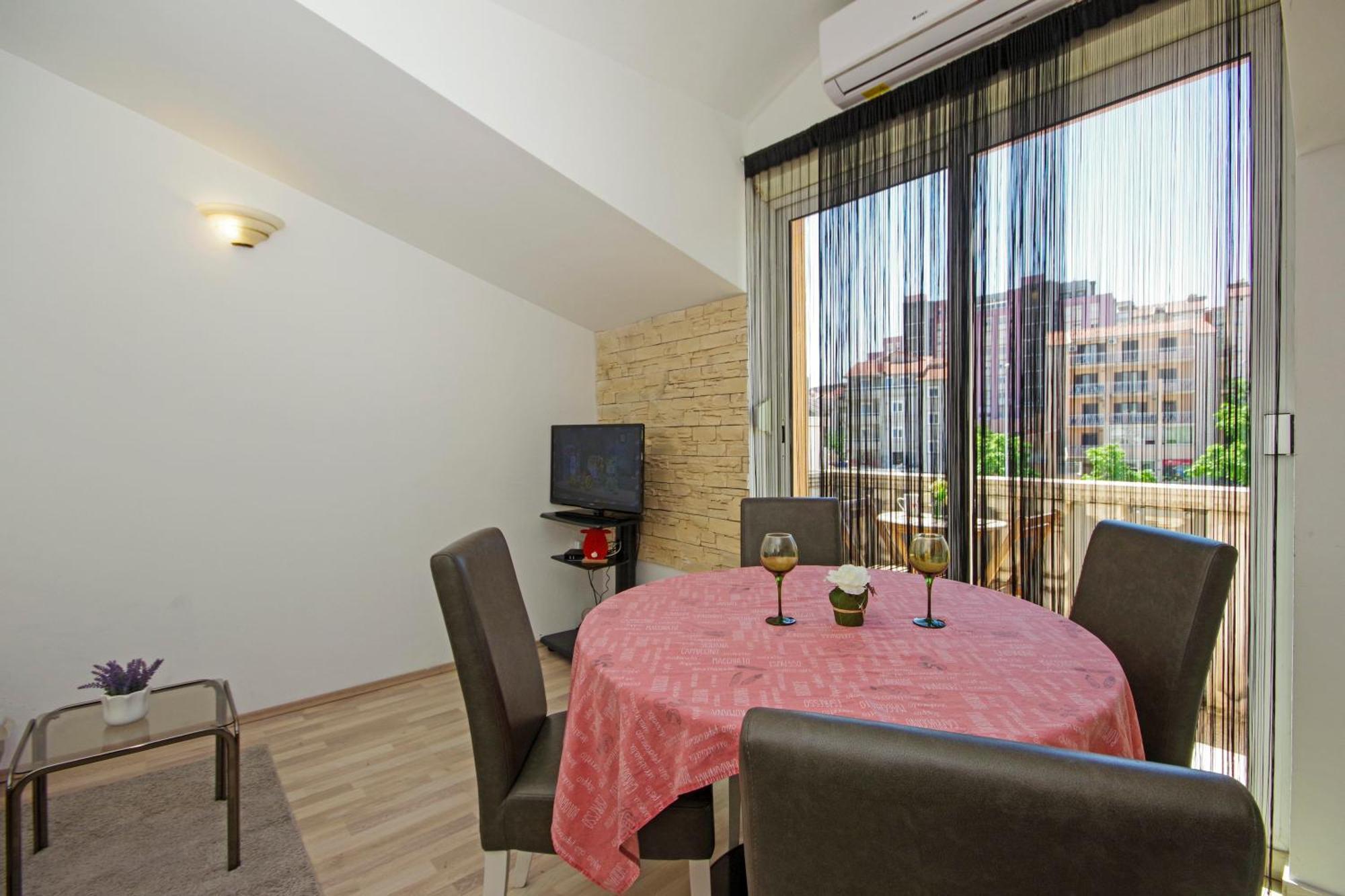 House Apartment *
