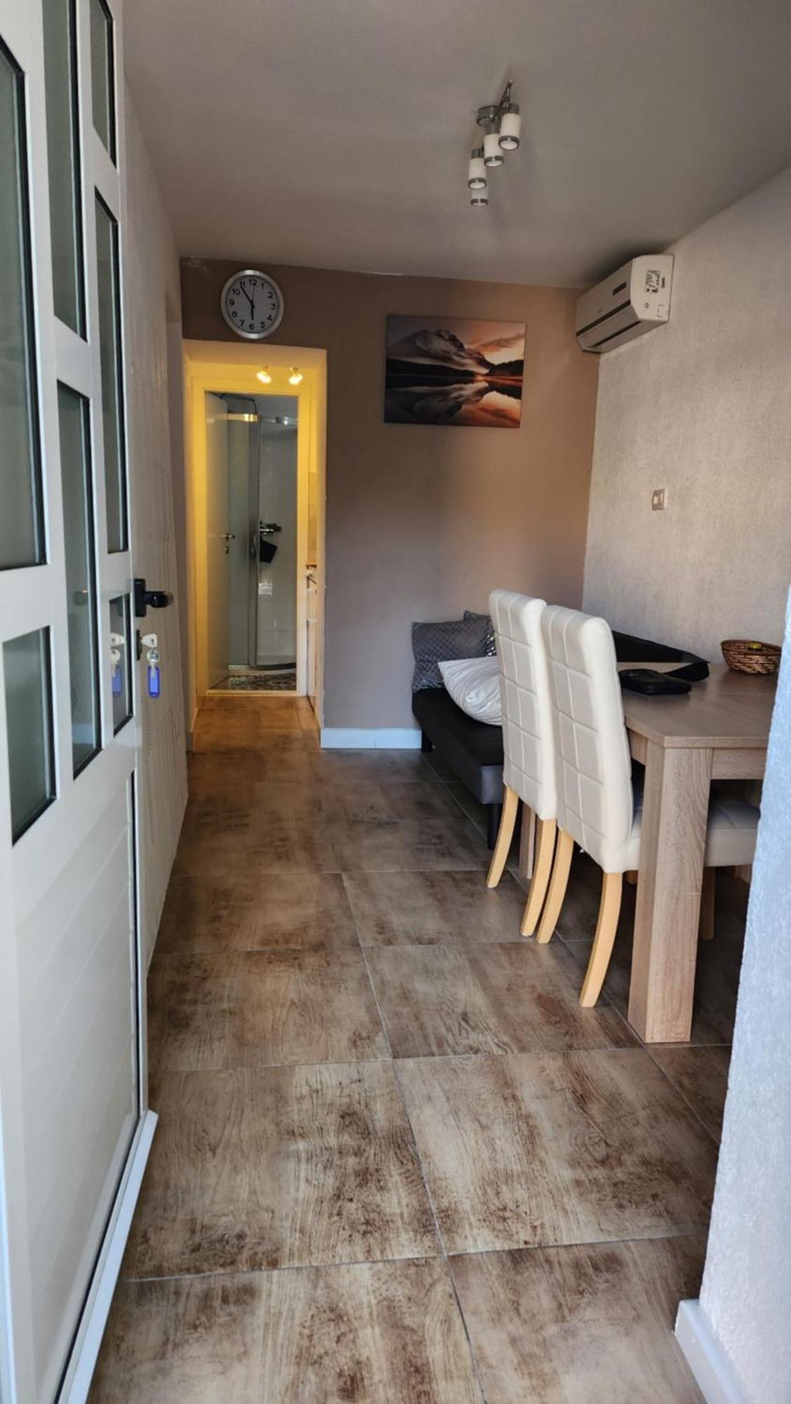Live In Apartman *
