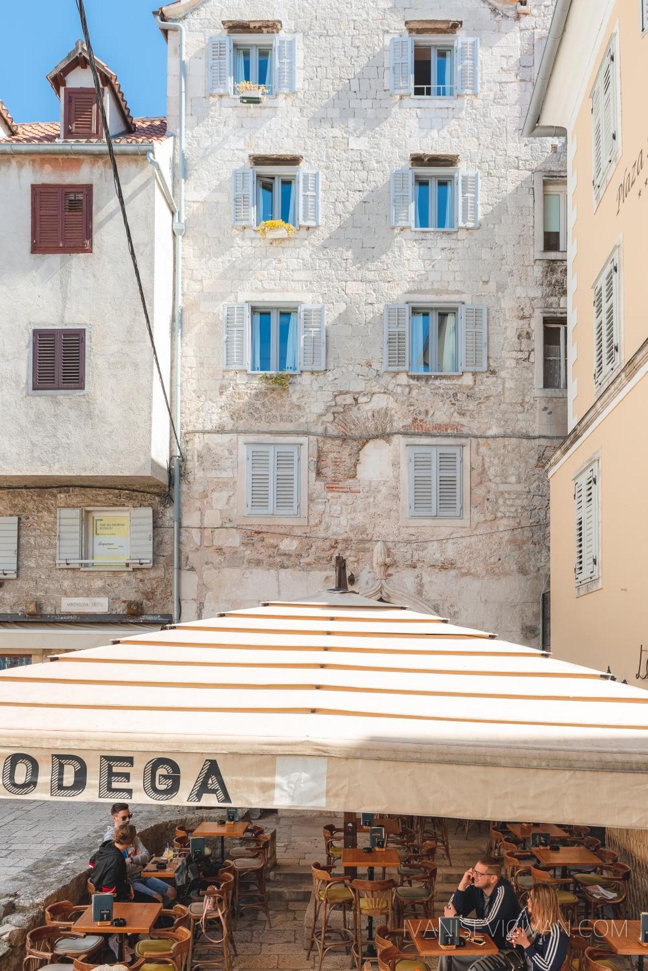 Dosud House Split