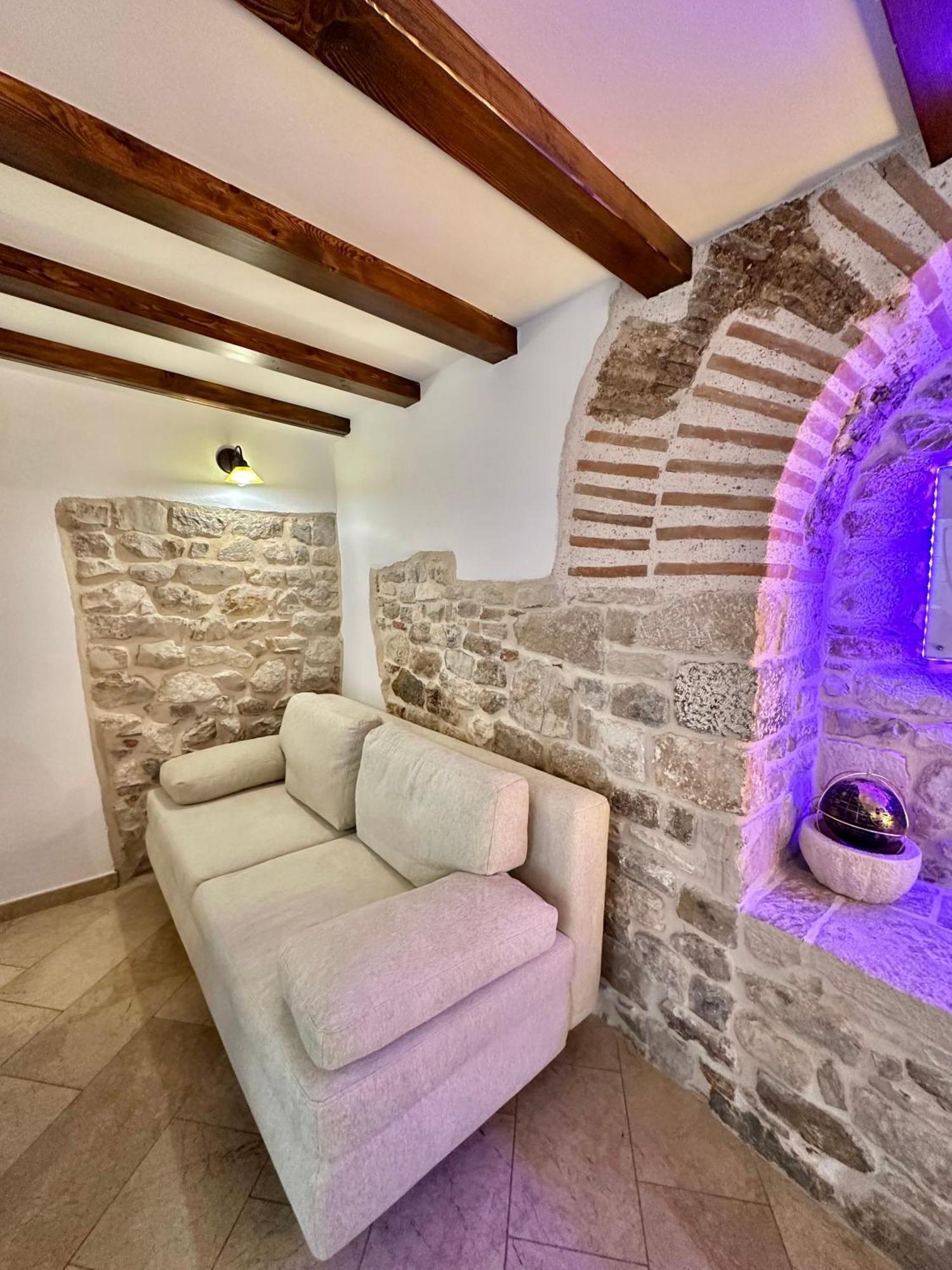 Apartment Diocletian Wine Studio Apartment Split