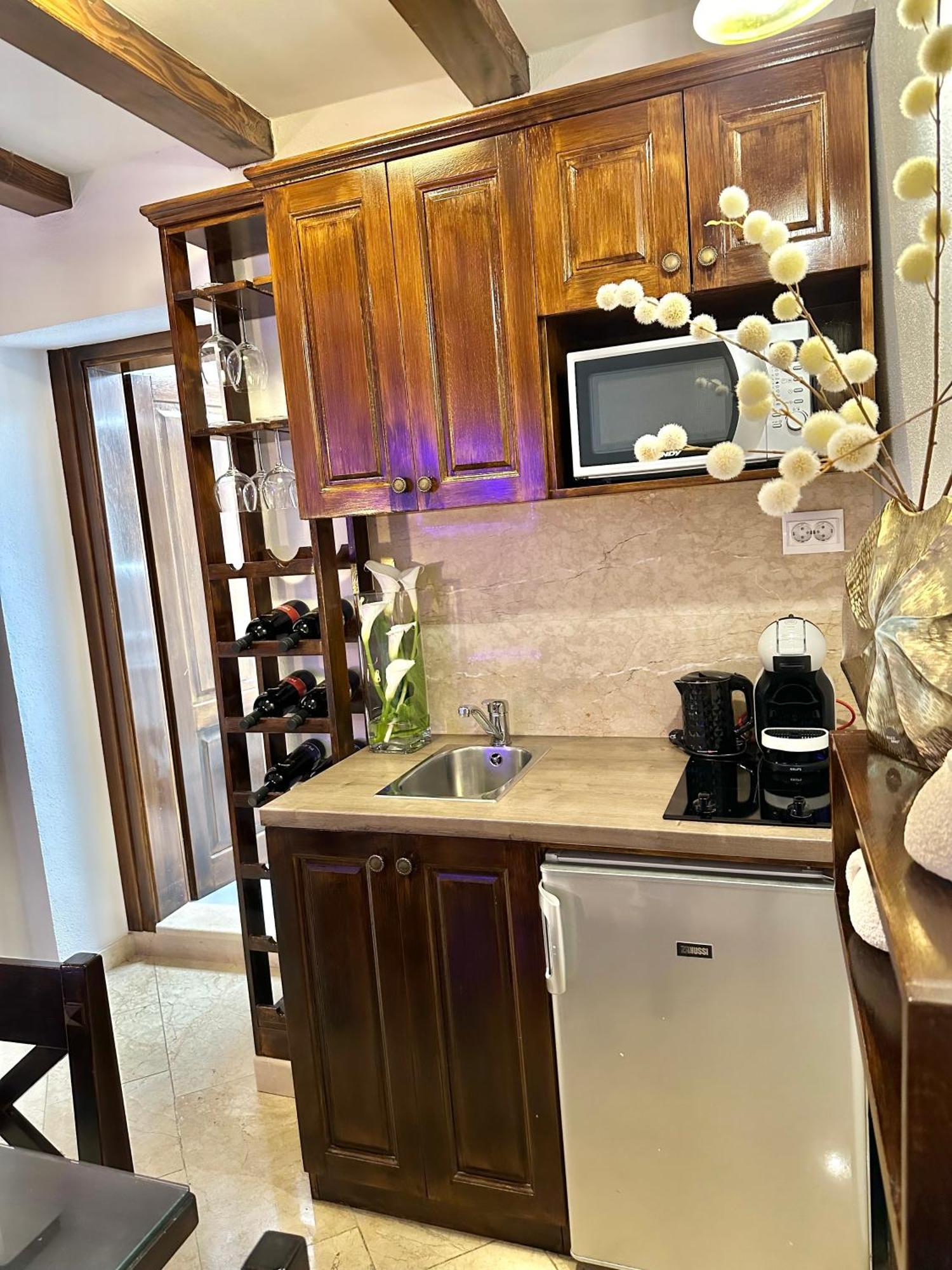 Diocletian Wine Studio Apartment Split