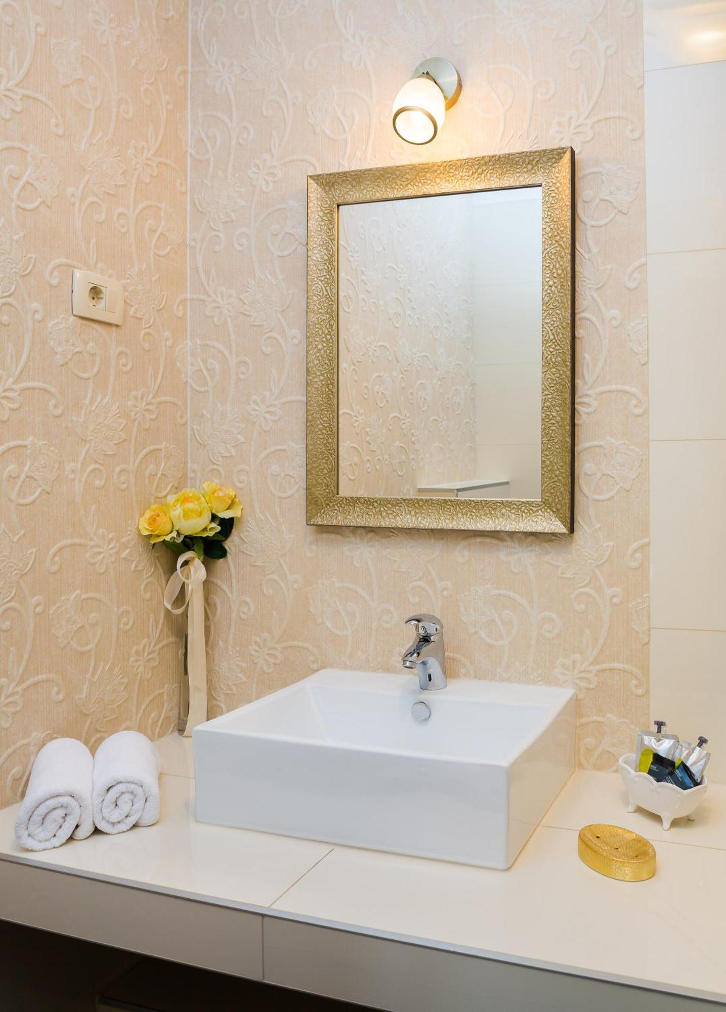 Romantic Luxury Split