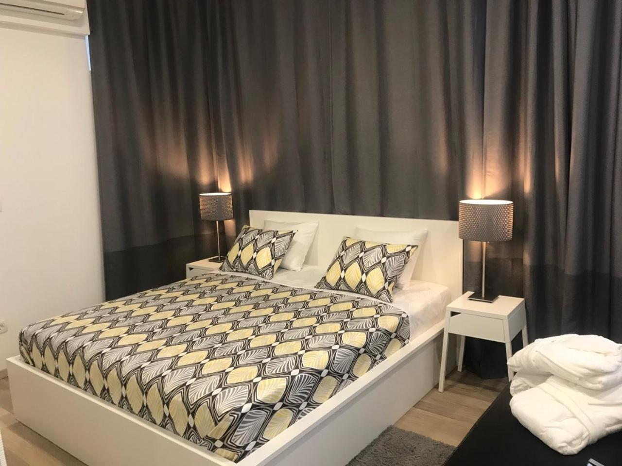 Aspalathos Centar - Center, A Few Minutes' Walking Distance To The Unesco Palace, Parking Lot In Front Of The Split