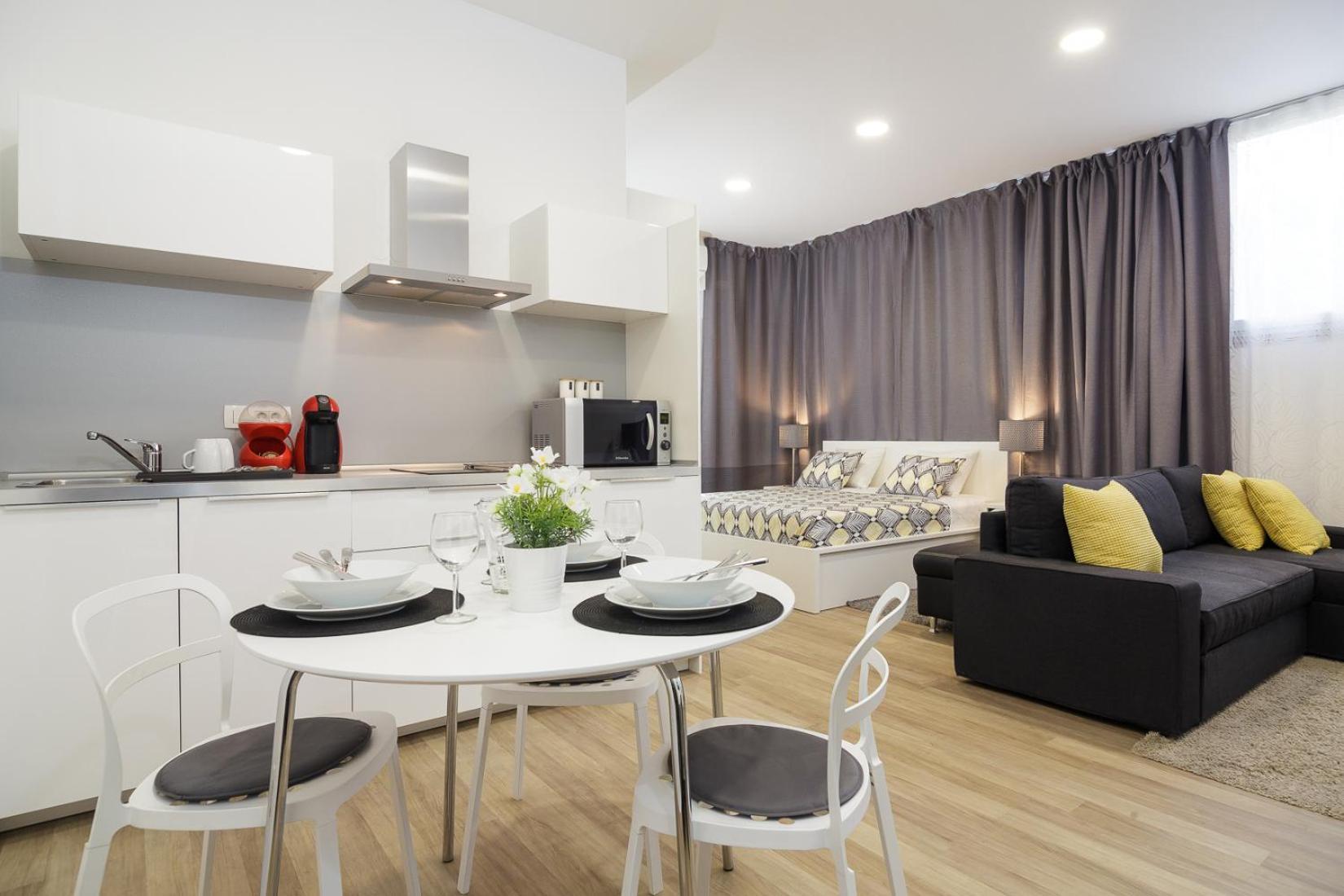 Aspalathos Centar - Center, A Few Minutes' Walking Distance To The Unesco Palace, Parking Lot In Front Of The Split