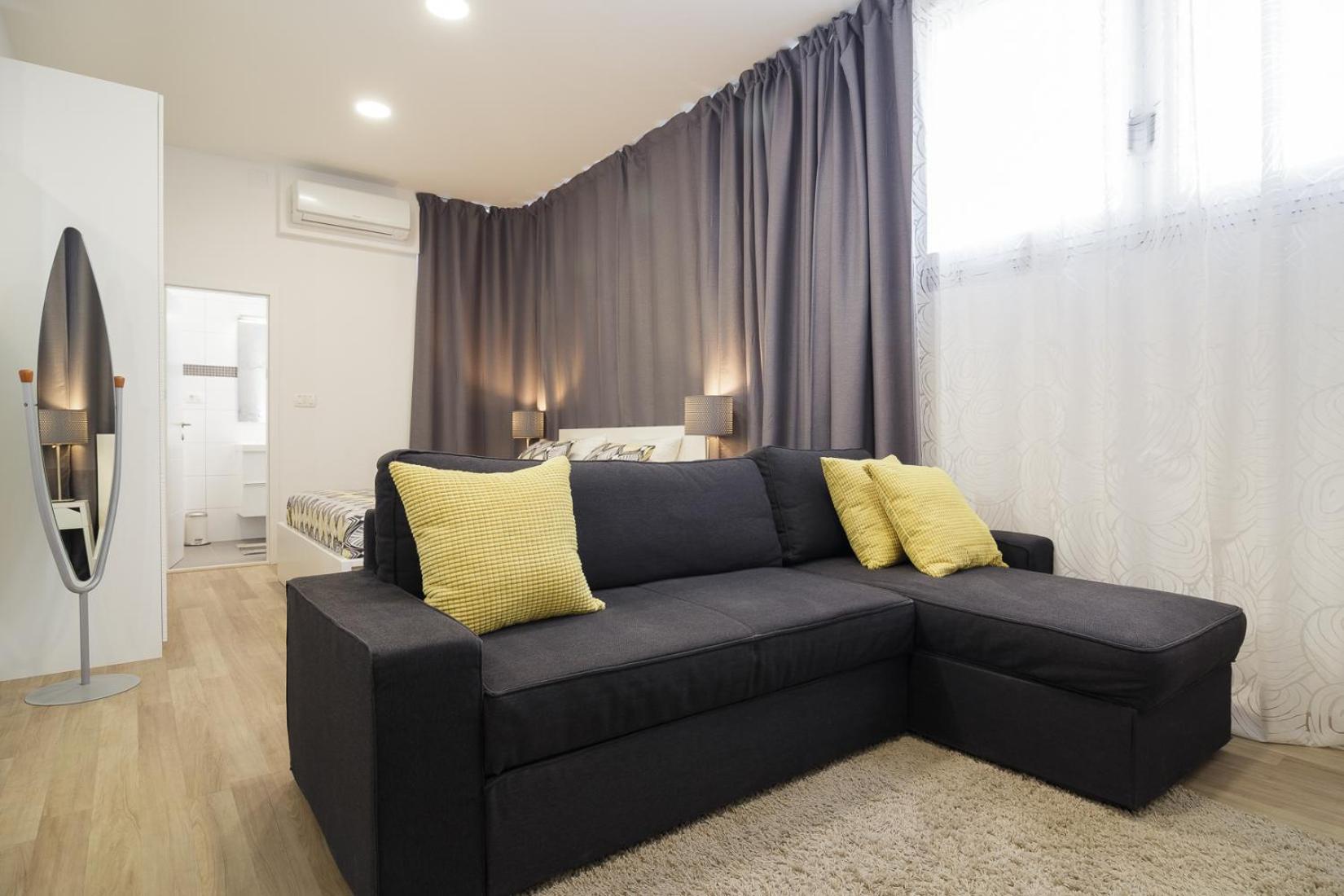 Aspalathos Centar - Center, A Few Minutes' Walking Distance To The Unesco Palace, Parking Lot In Front Of The