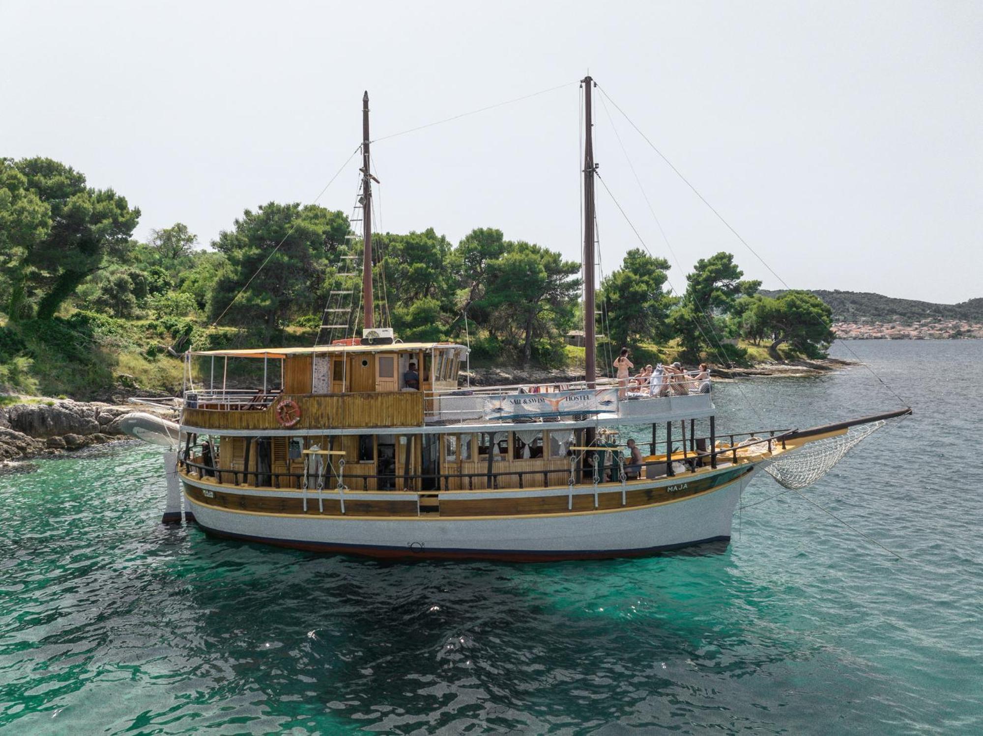 Rhythm Floating Accom - Split