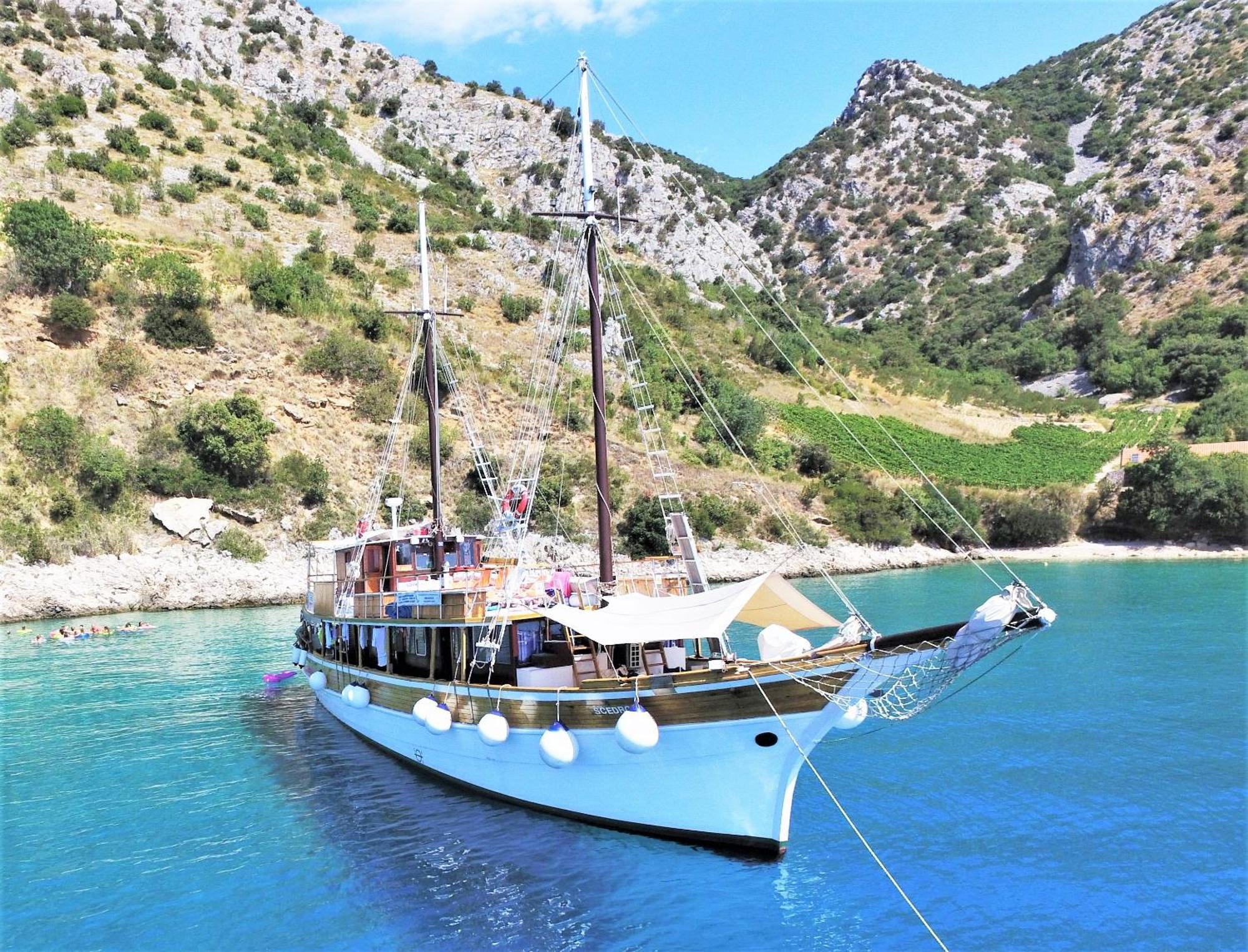 Rhythm Floating Accom - Split
