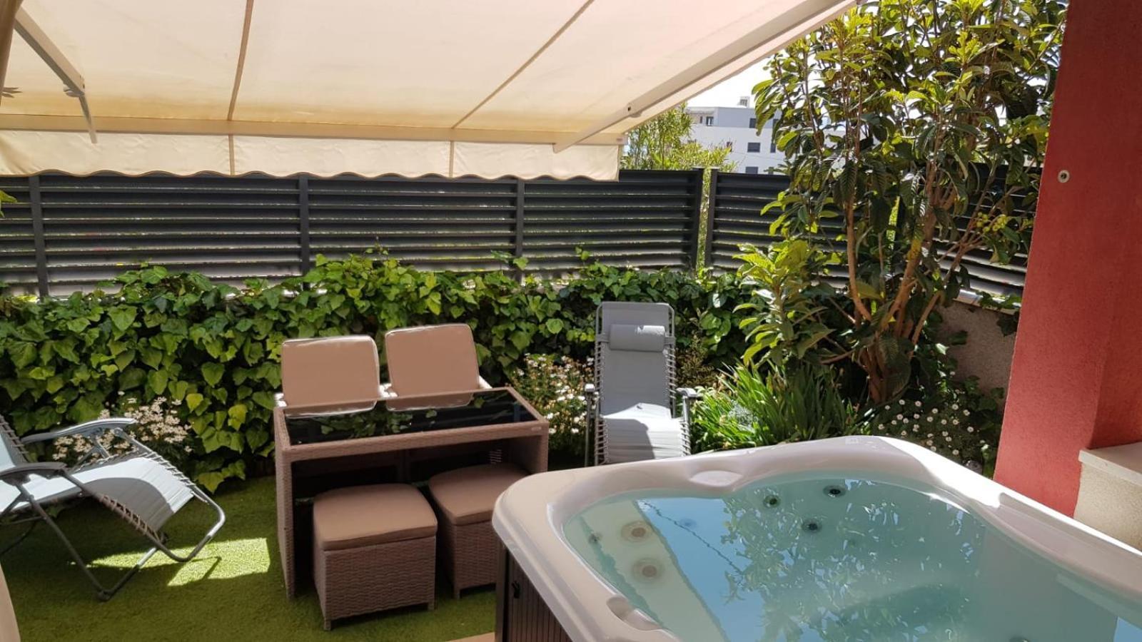Salvia With Private Jacuzzi Split