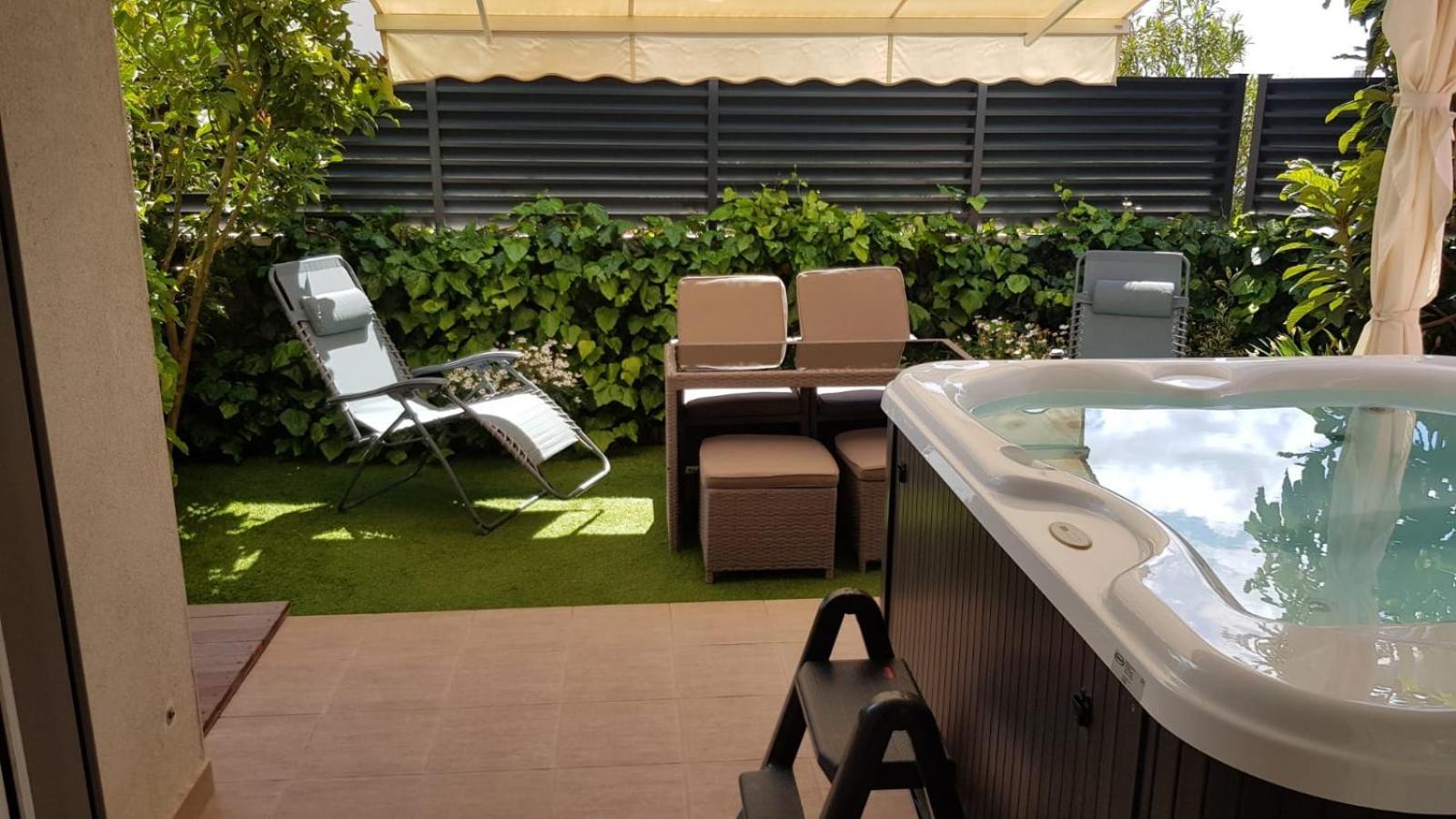 Salvia With Private Jacuzzi Split
