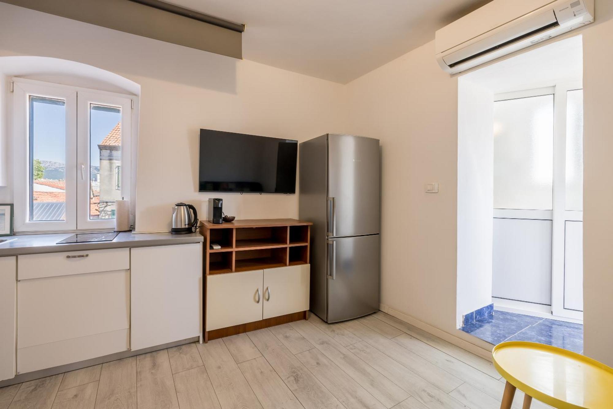 Apartment Split Central City Apartment *