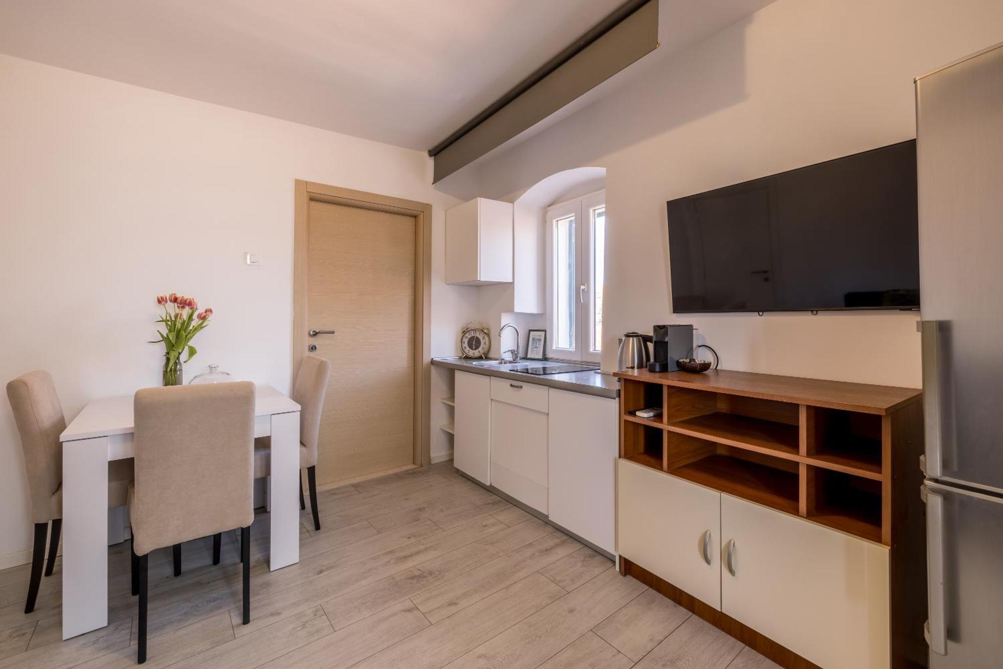 Apartment Split Central City Apartment *
