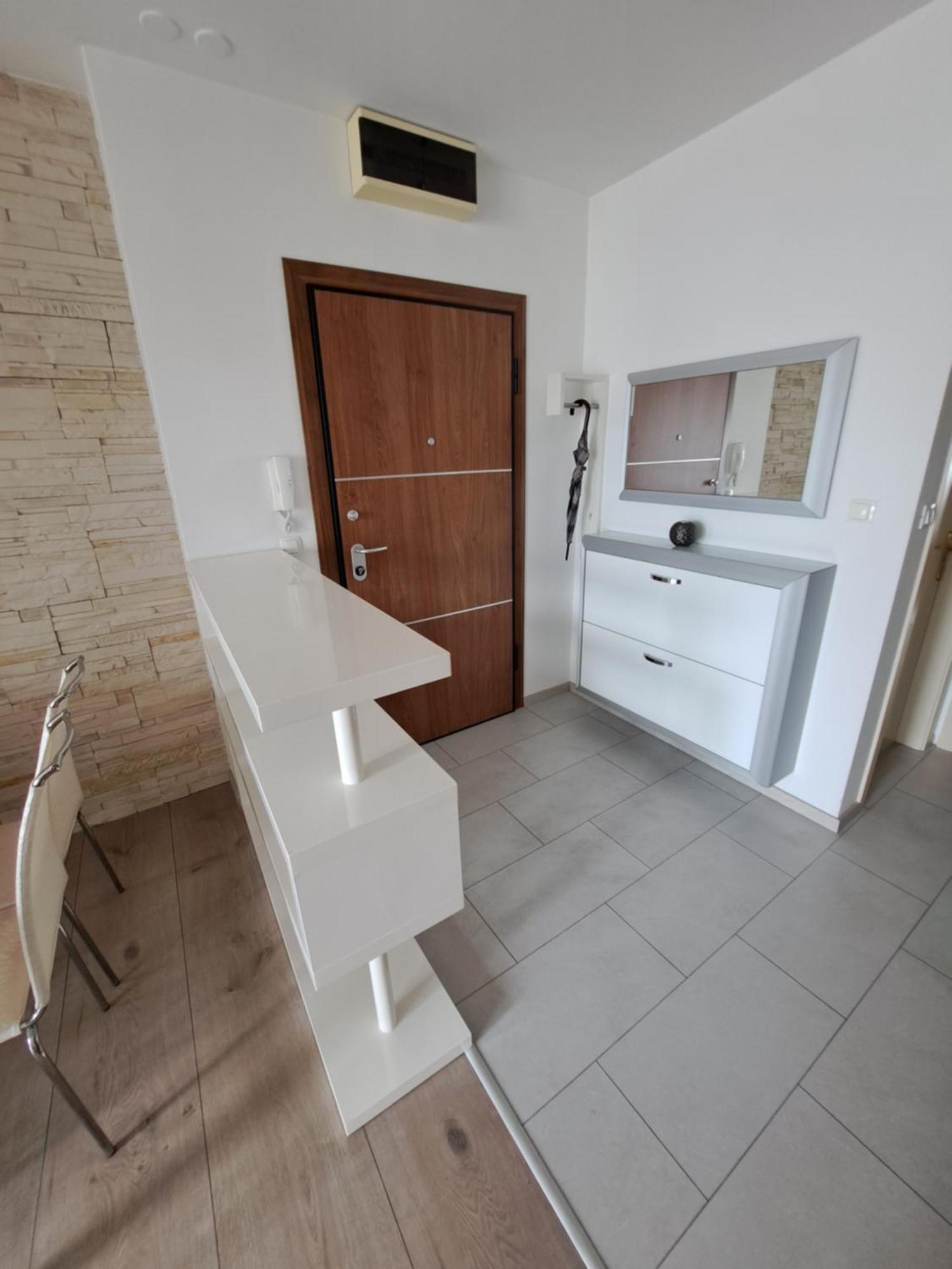 Apartamento In Split, Near The Old Town, Three Rooms, Balcony, Garage *