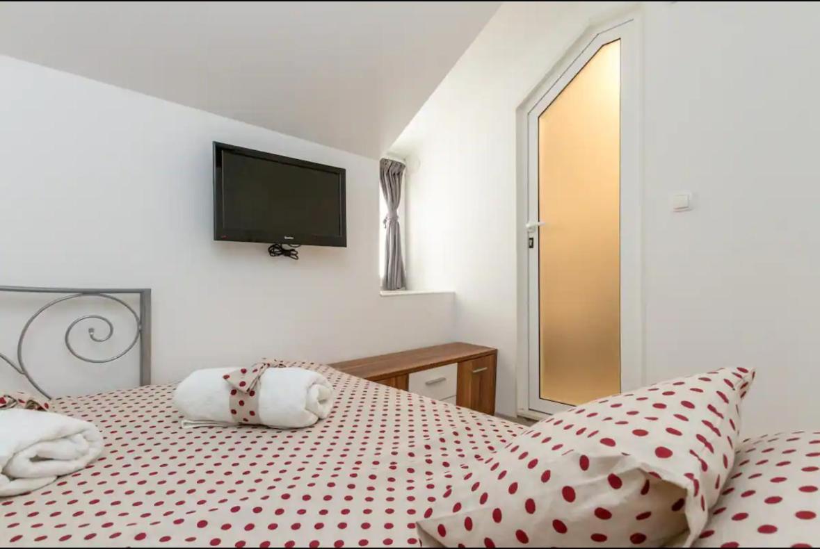 New!!! Deluxe Dino In The Old Town Of Split