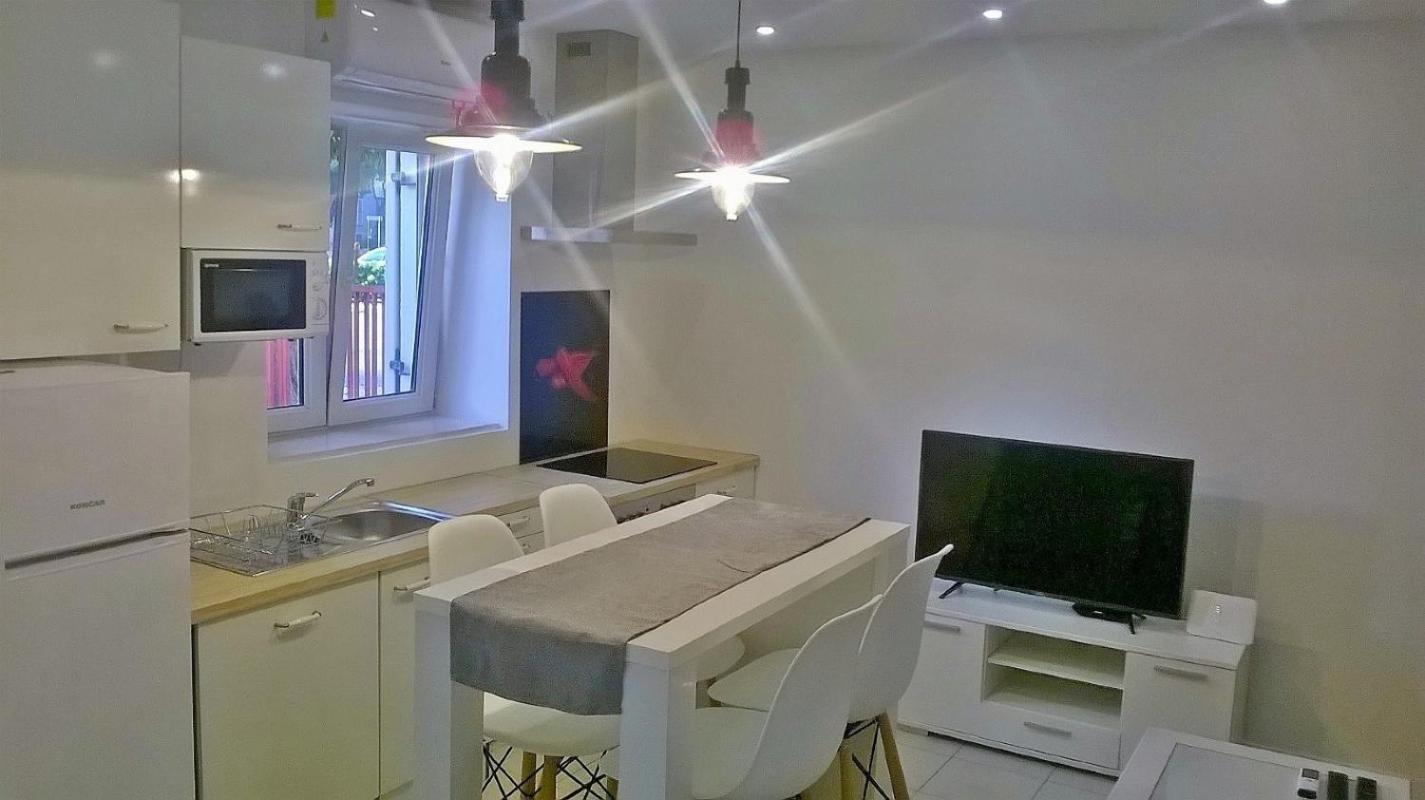 Apartment Near Trstenik With Secure Parking *