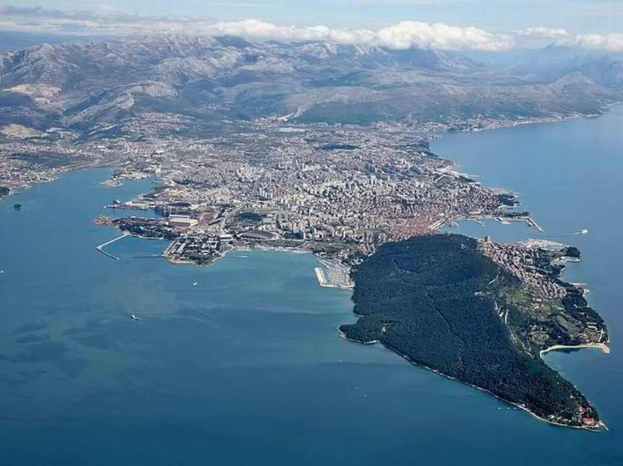 Apartment Near Trstenik With Secure Parking Split