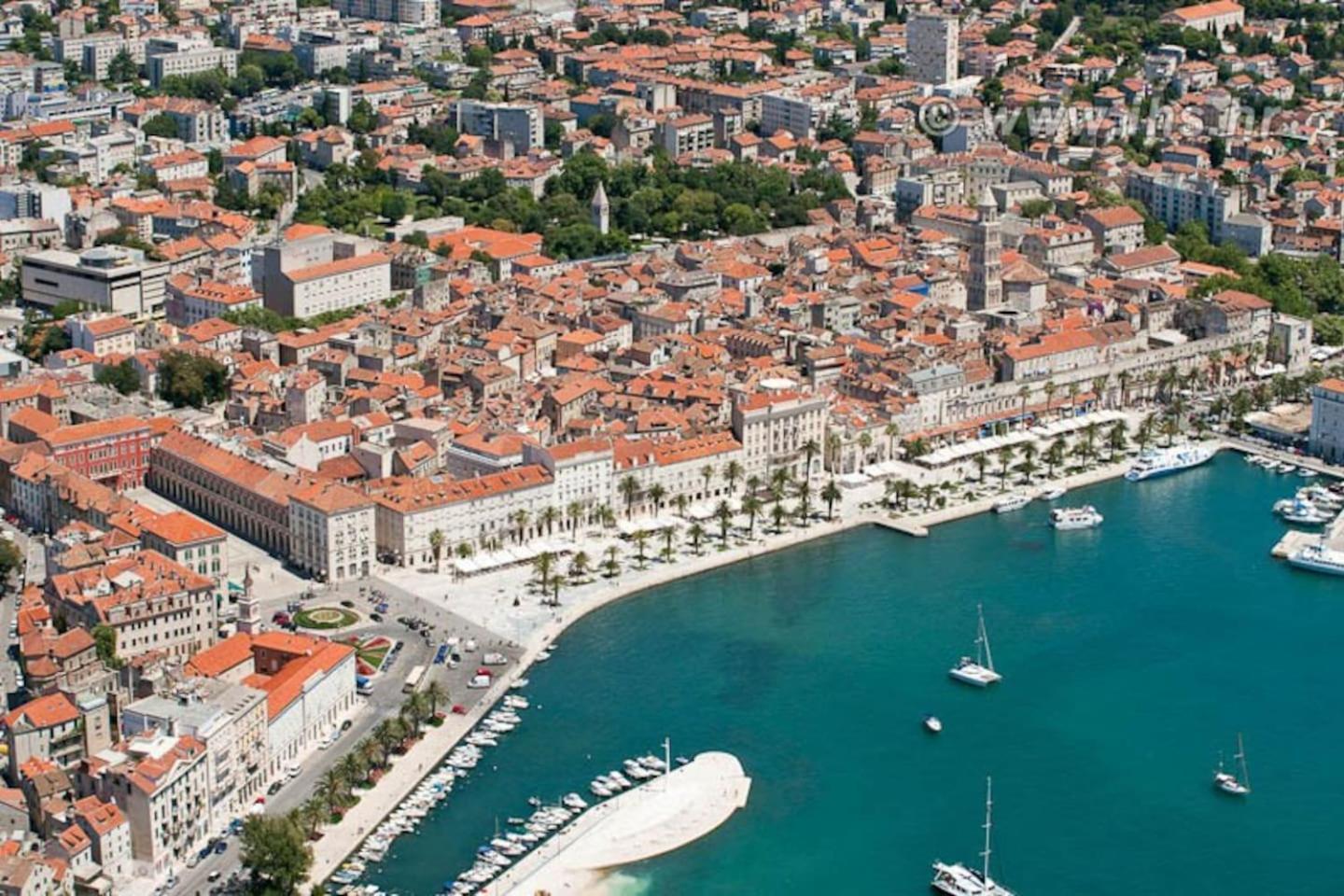 Apartment Near Trstenik With Secure Parking Split