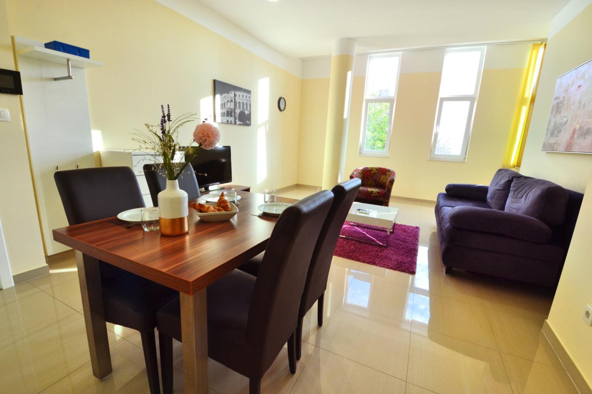 Apartments Villa Pjer *