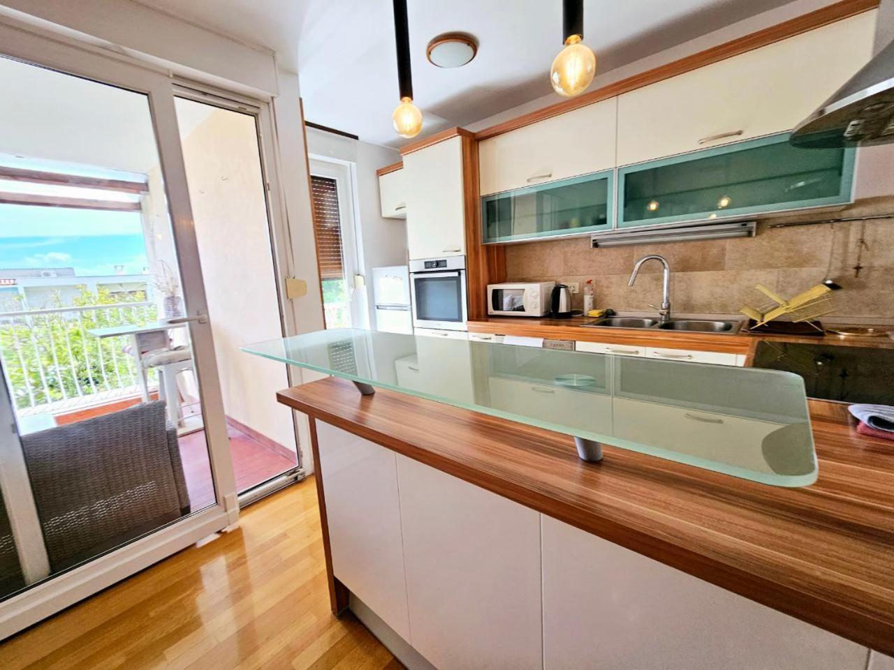 Appartement Beautiful Large Apartment, Walk To Beach Split