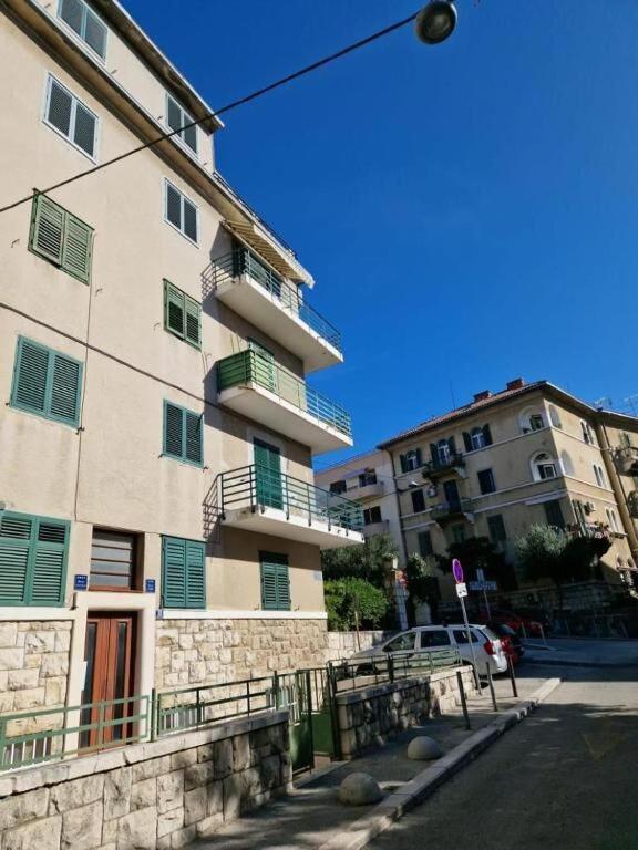 And Columbo Apartman *