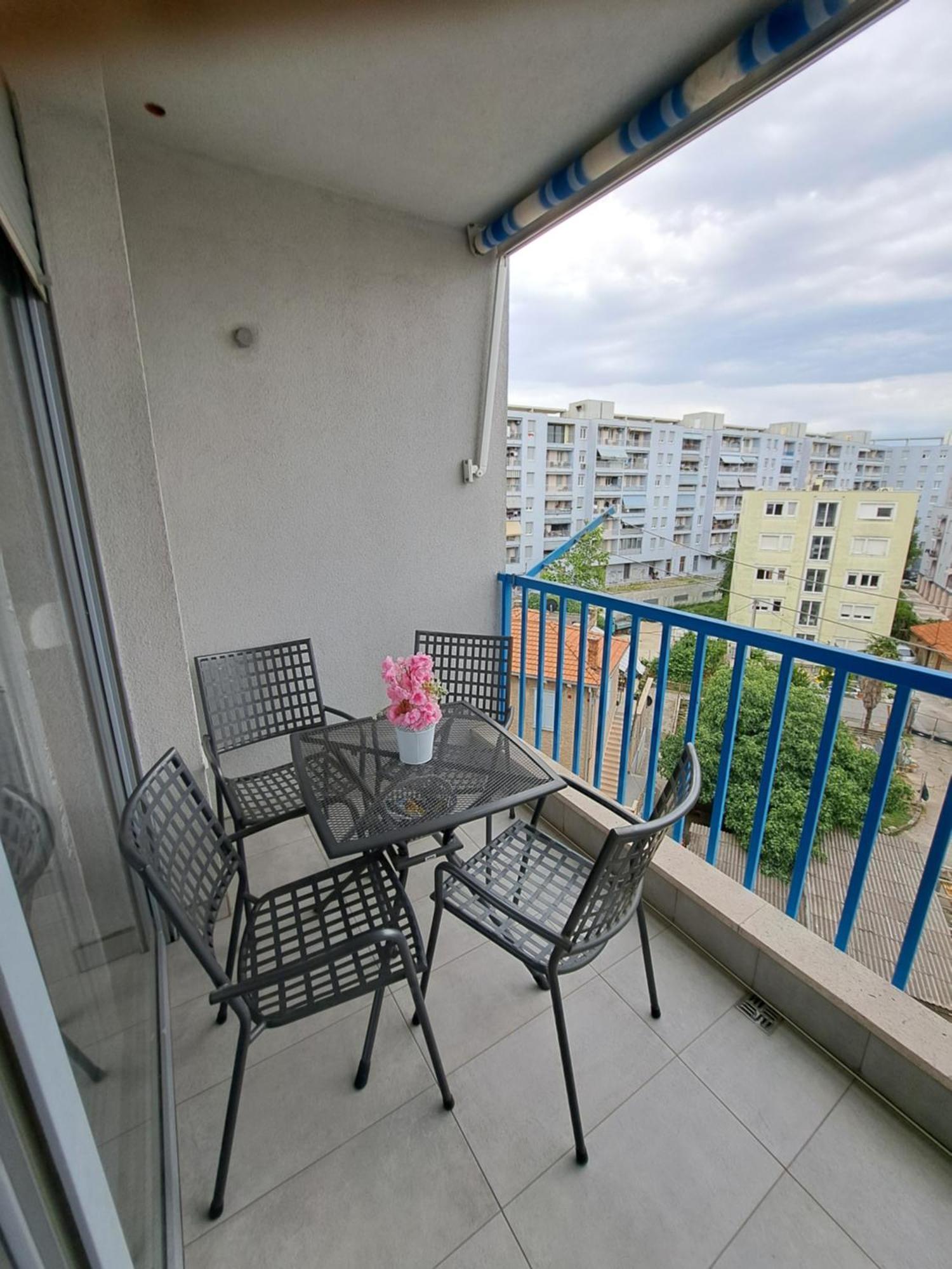 In Split, Near The Old Town, Three Rooms, Balcony, Garage Apartment *
