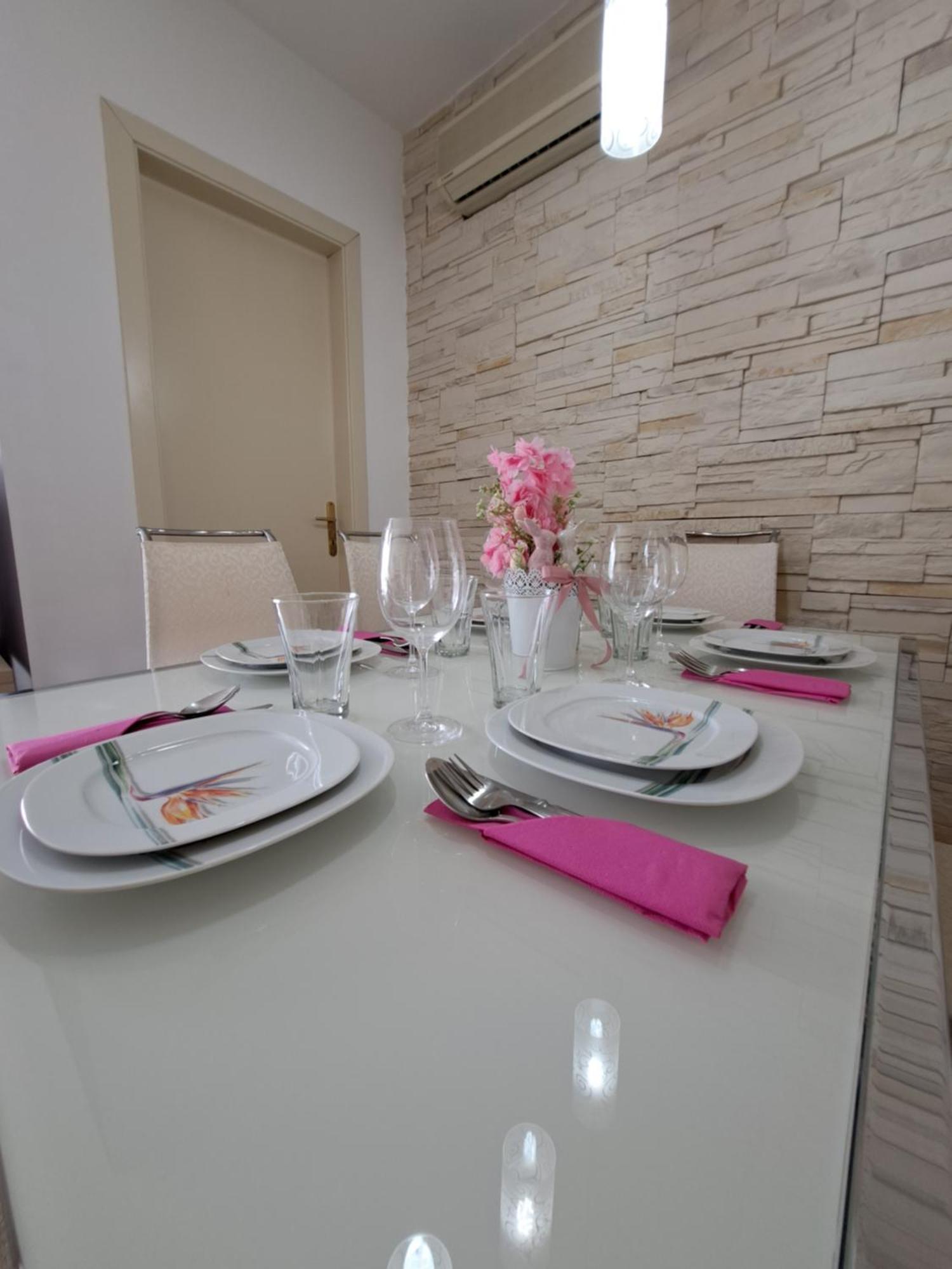In Split, Near The Old Town, Three Rooms, Balcony, Garage
