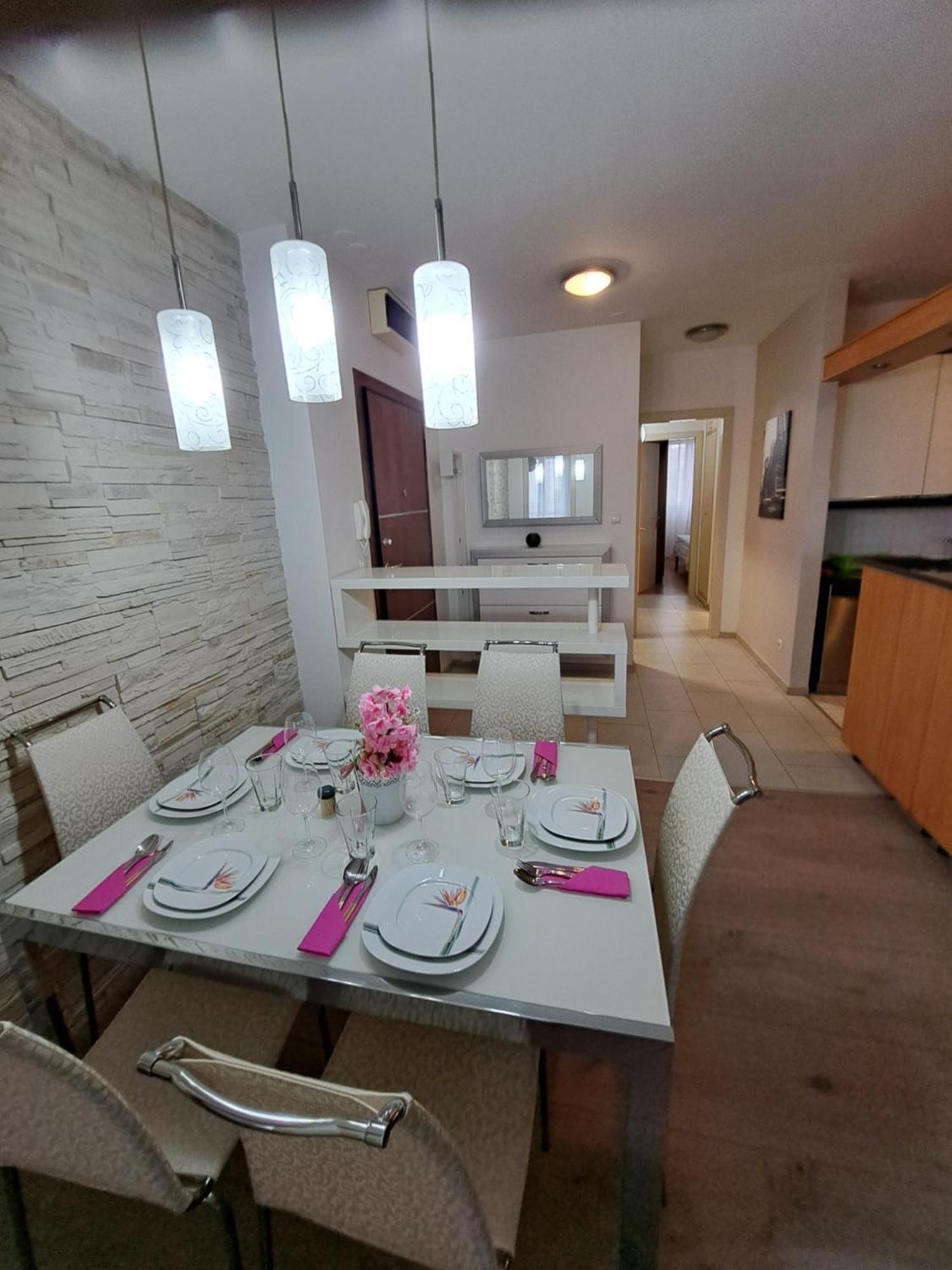 In Split, Near The Old Town, Three Rooms, Balcony, Garage Apartment *