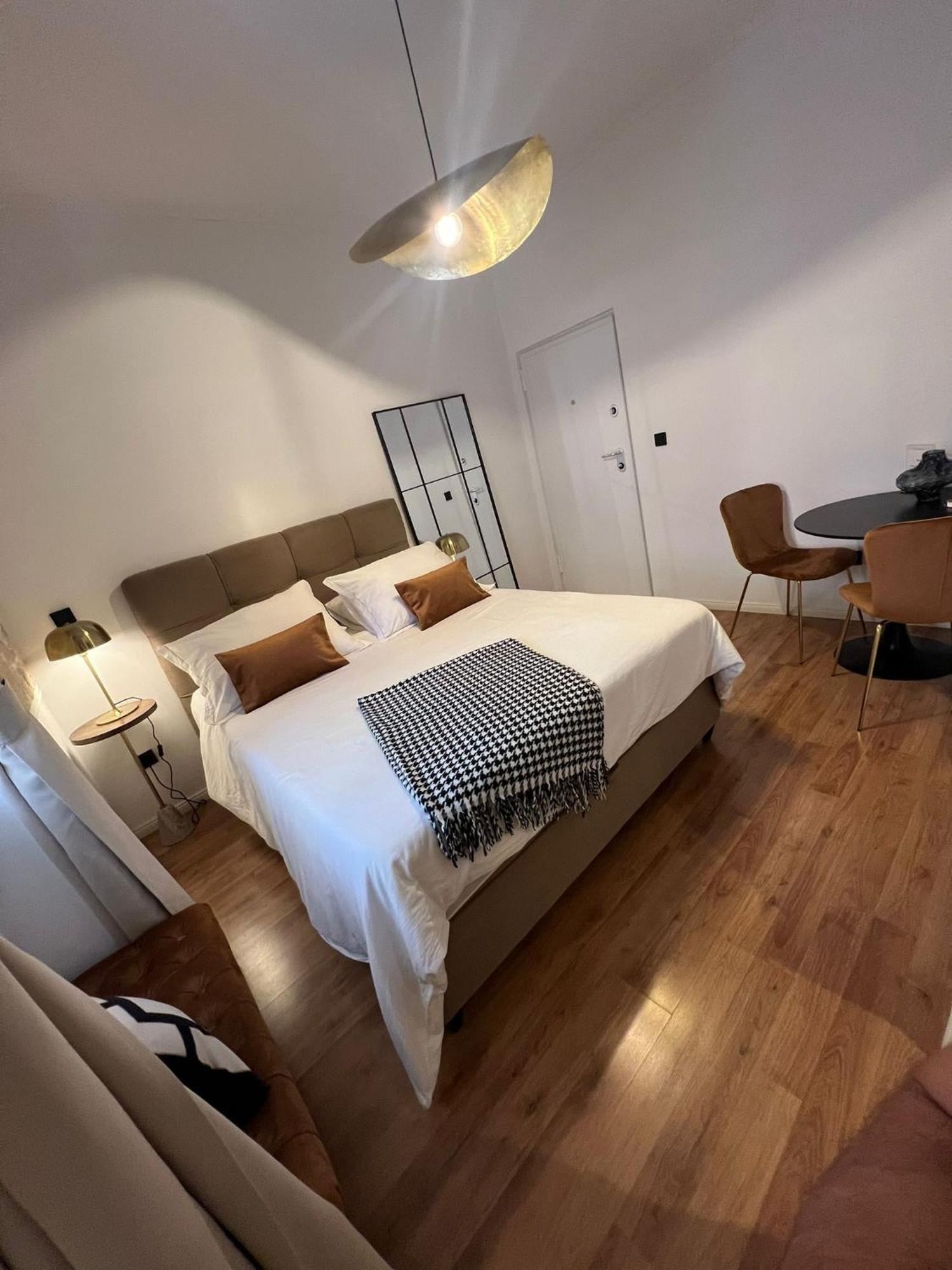 Ani Apartment Split