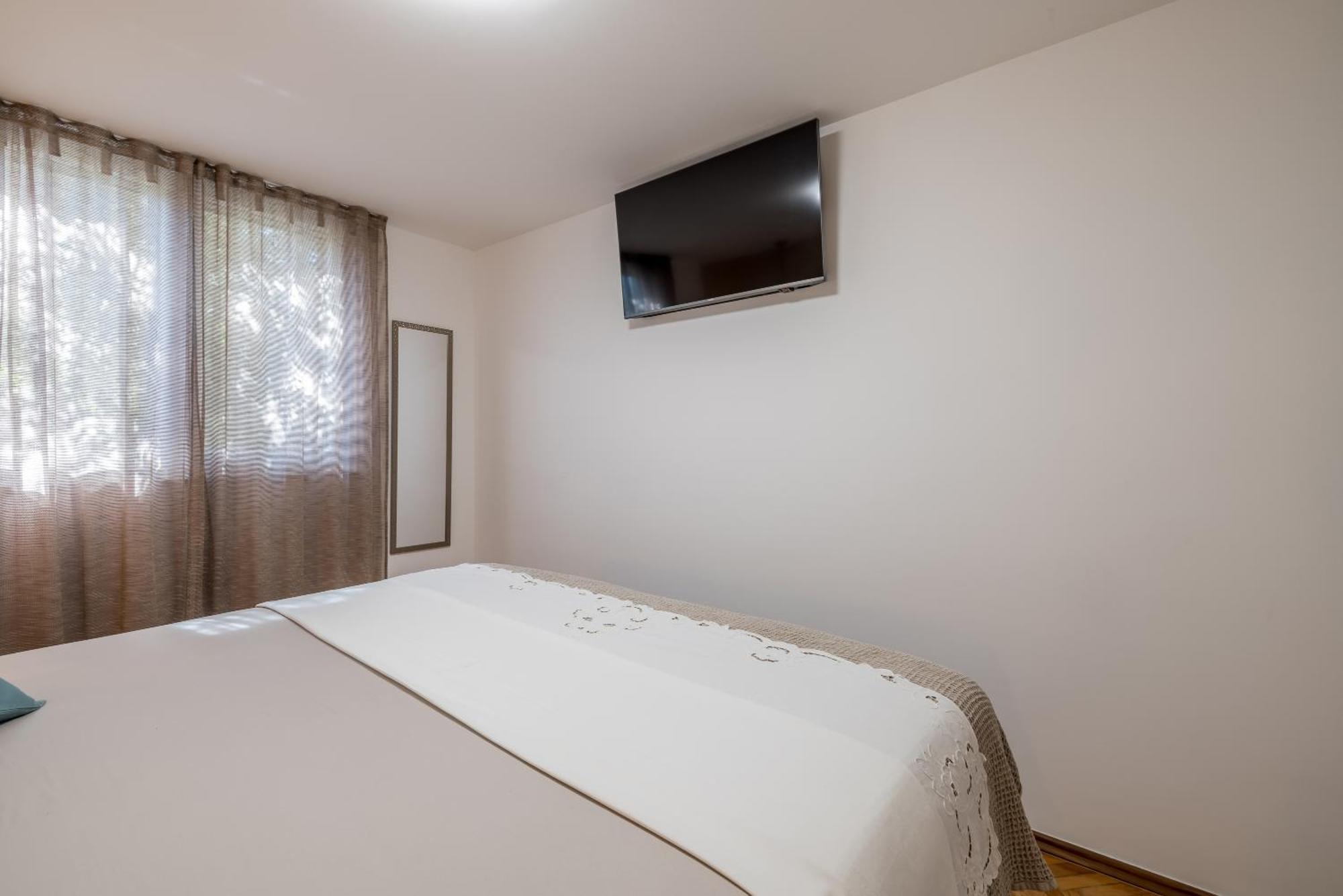 Olive Shade - Near The Beach Apartment Split