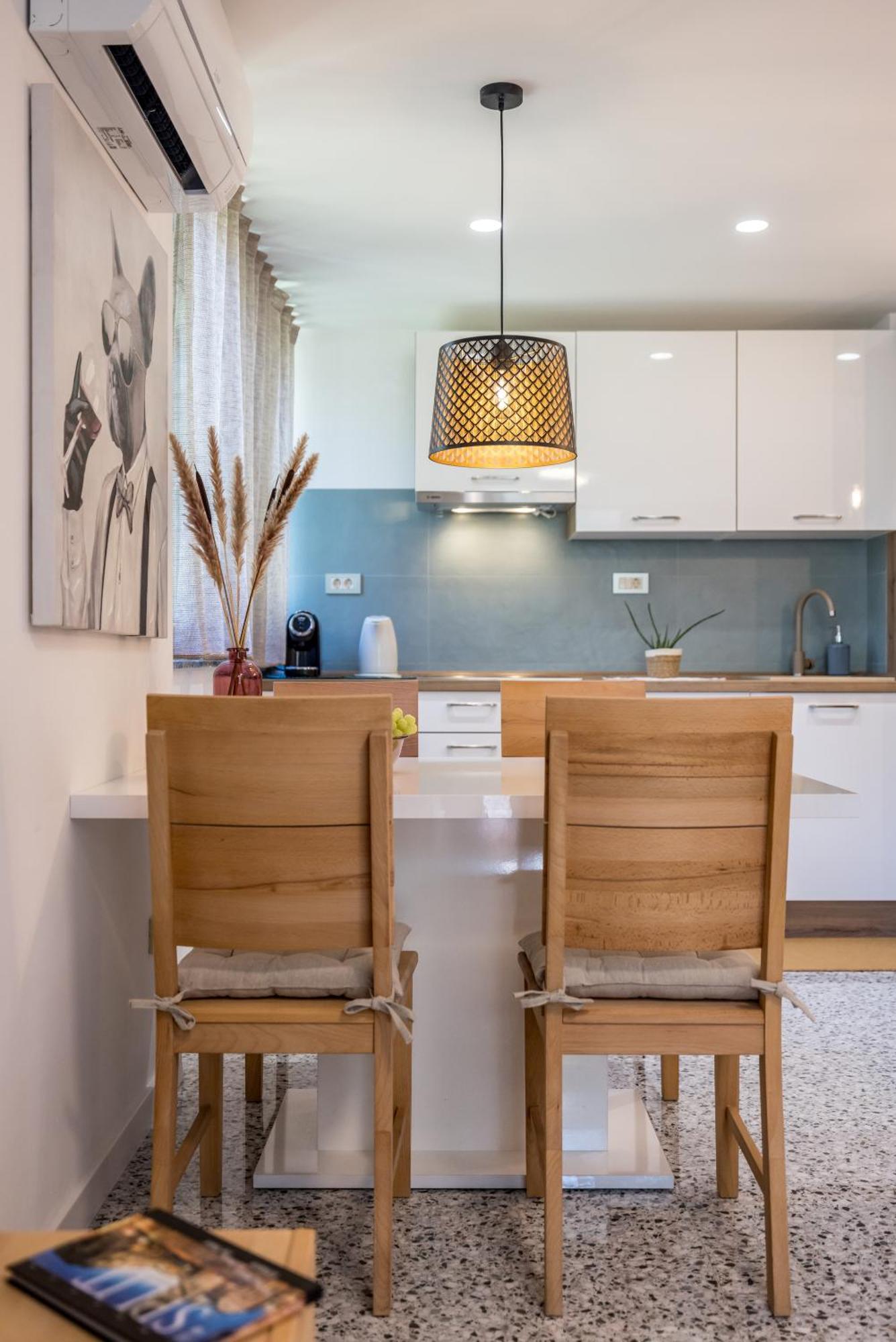 Olive Shade - Near The Beach Apartment Split