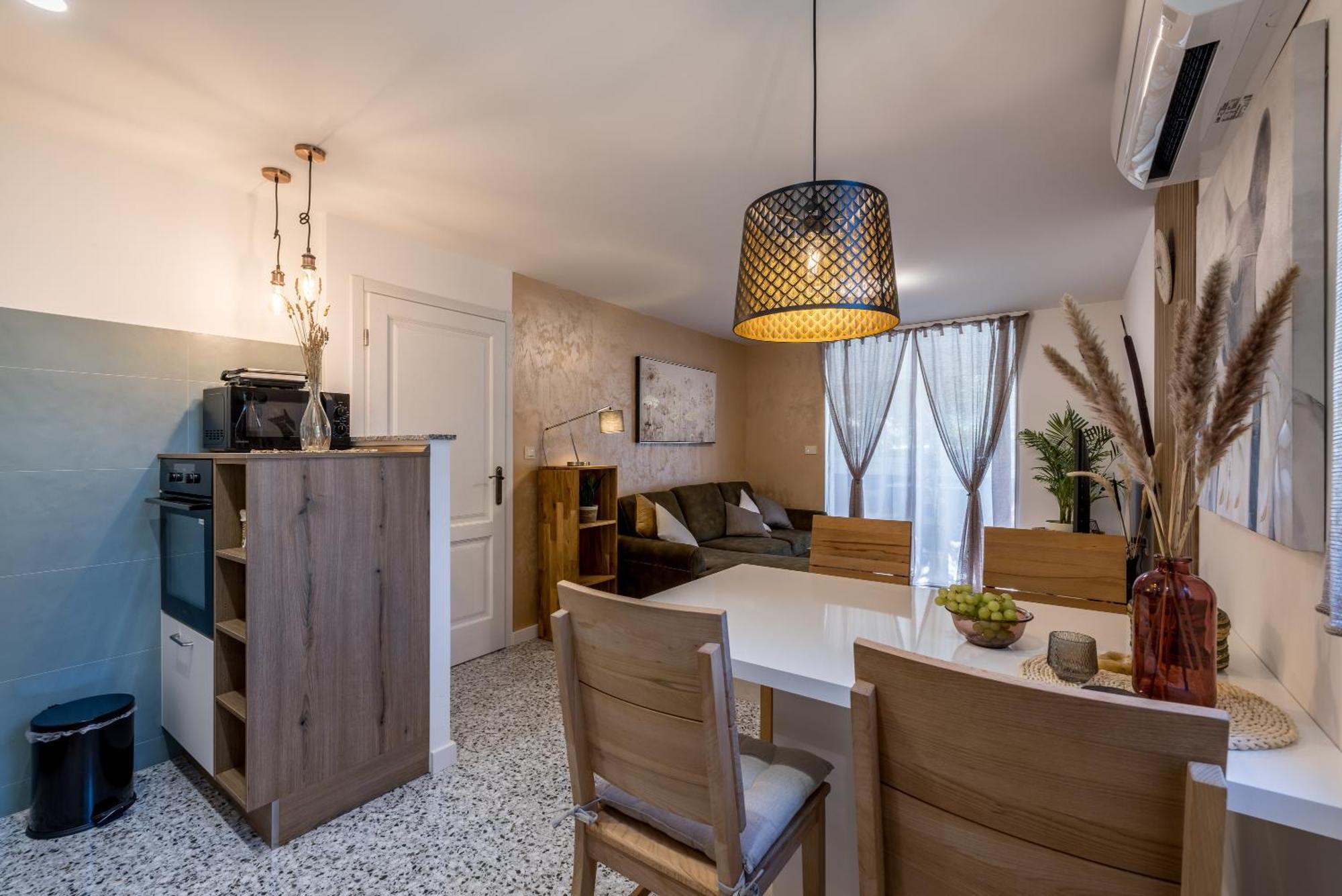 Olive Shade - Near The Beach Apartment Split