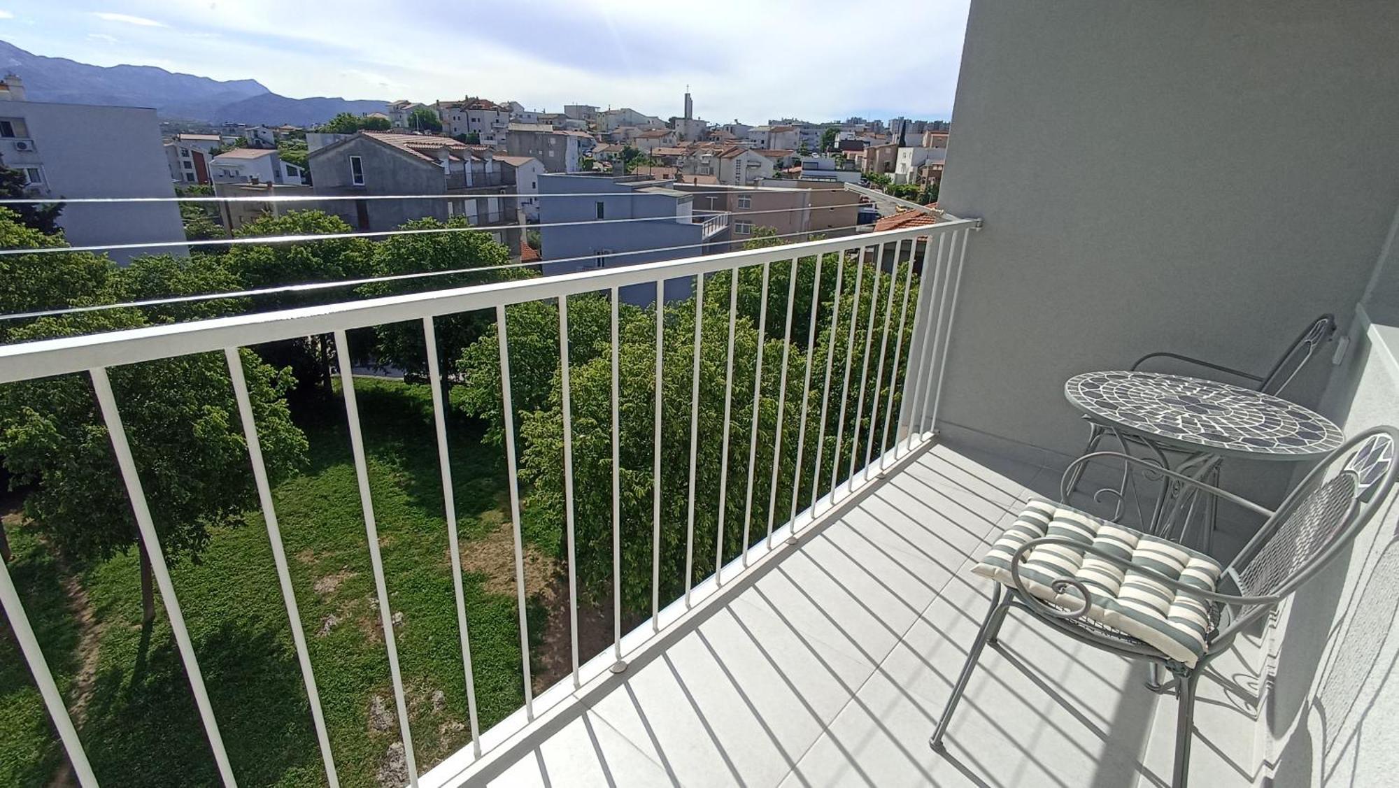 Hills Apartment *