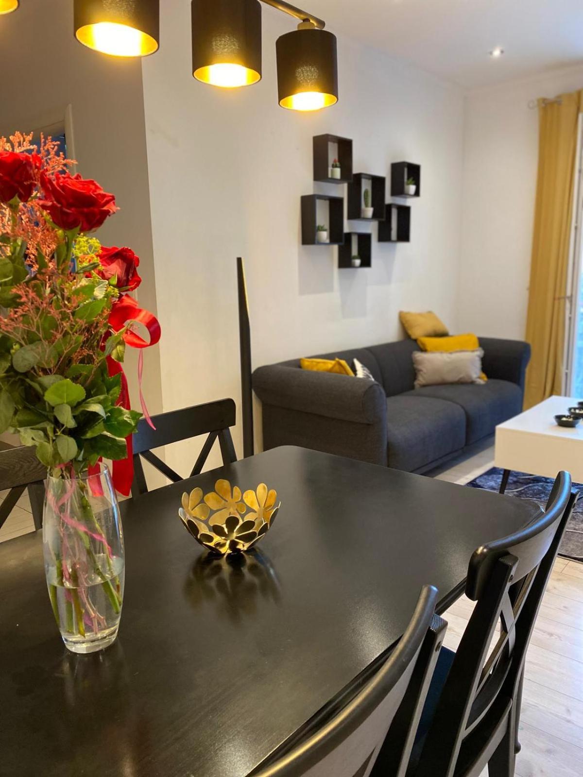 George Apartment, Renovated 2024, Downtown Apartment