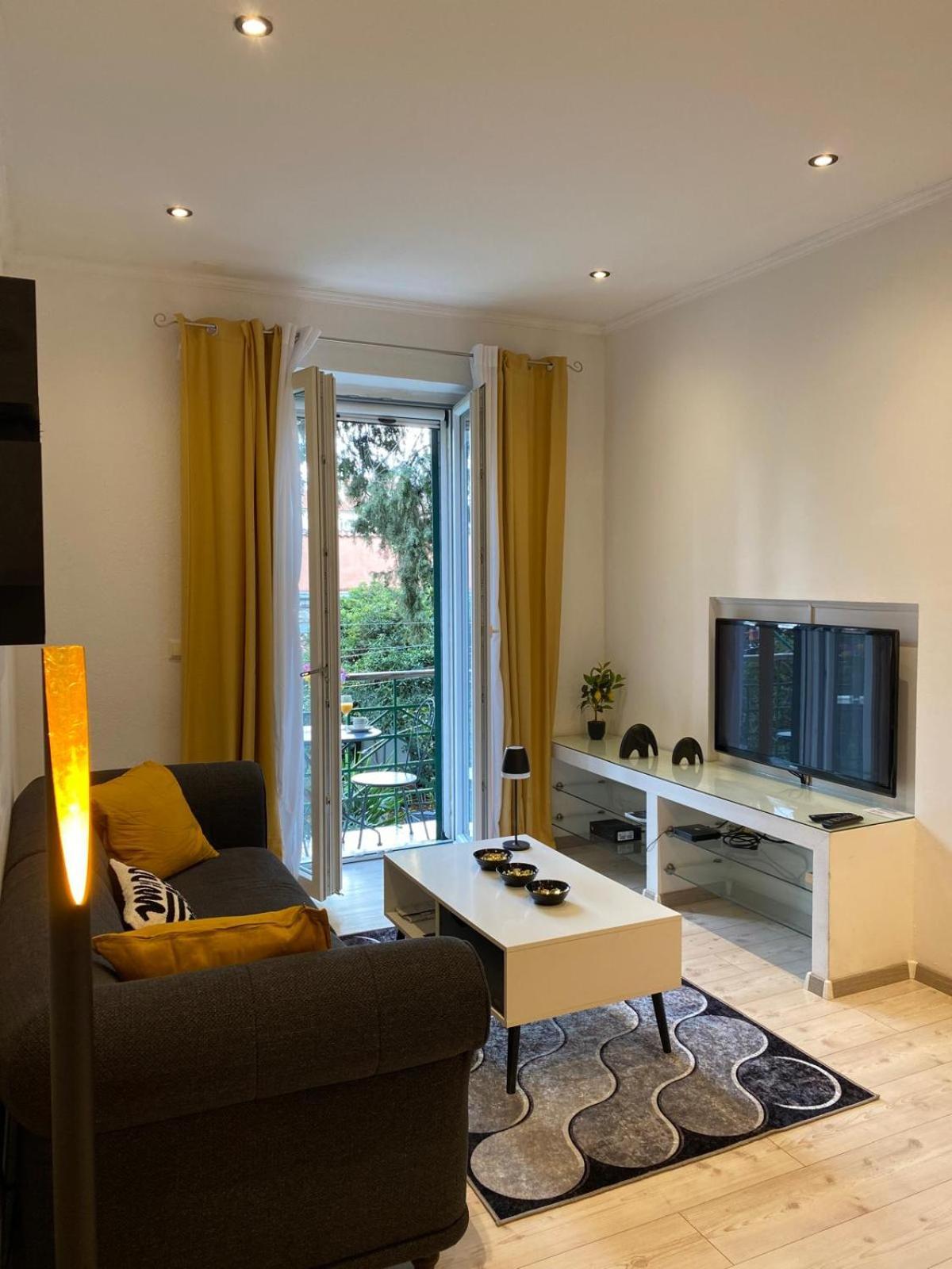George Apartment, Renovated 2024, Downtown Apartment