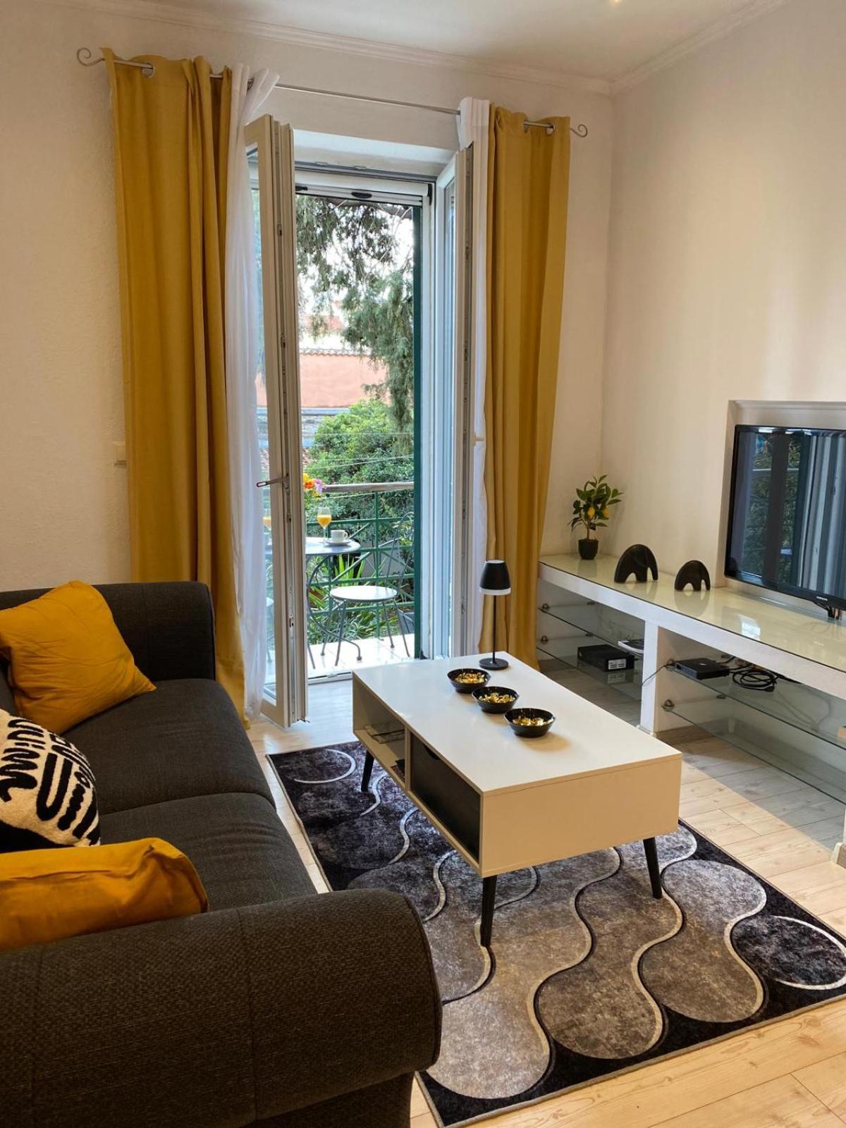 George Apartment, Renovated 2024, Downtown Apartment Split