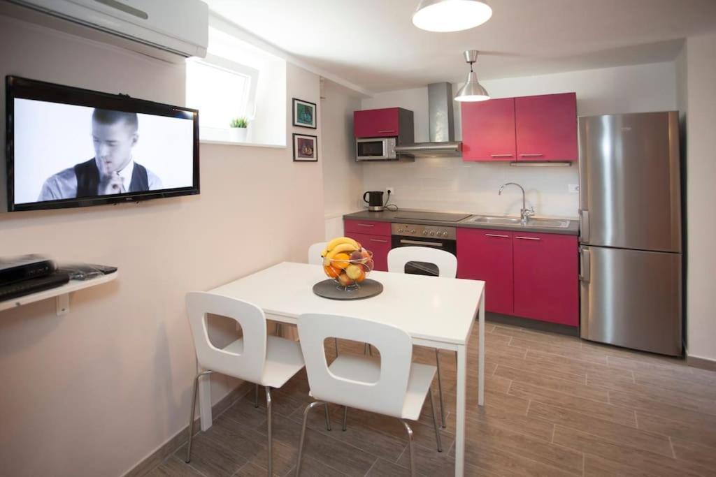 Brand New Damir In Center Apartment *
